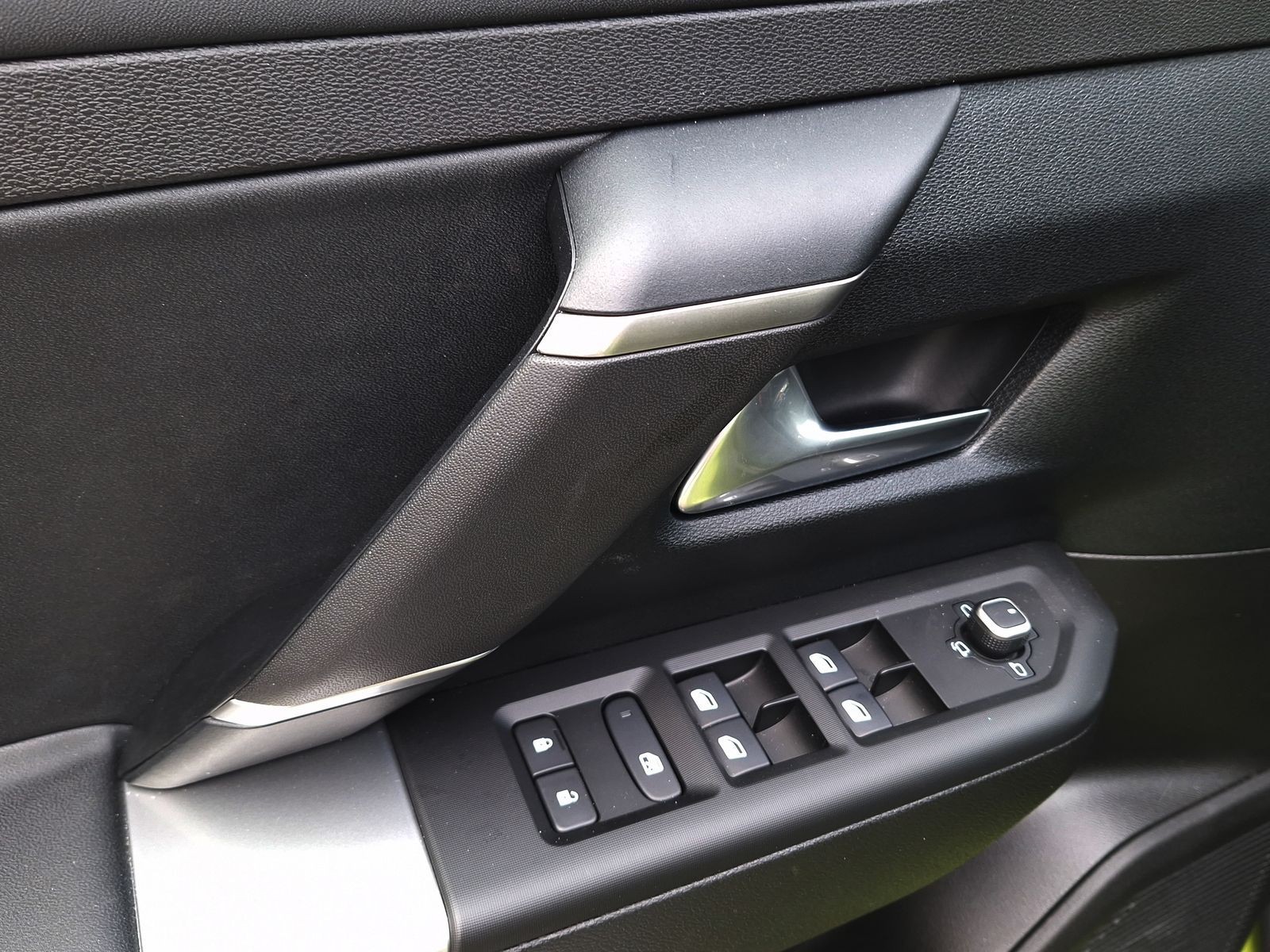 20 - Jeep Compass 1.2 turbo e-hybrid mhev 145cv first edition fwd edct6