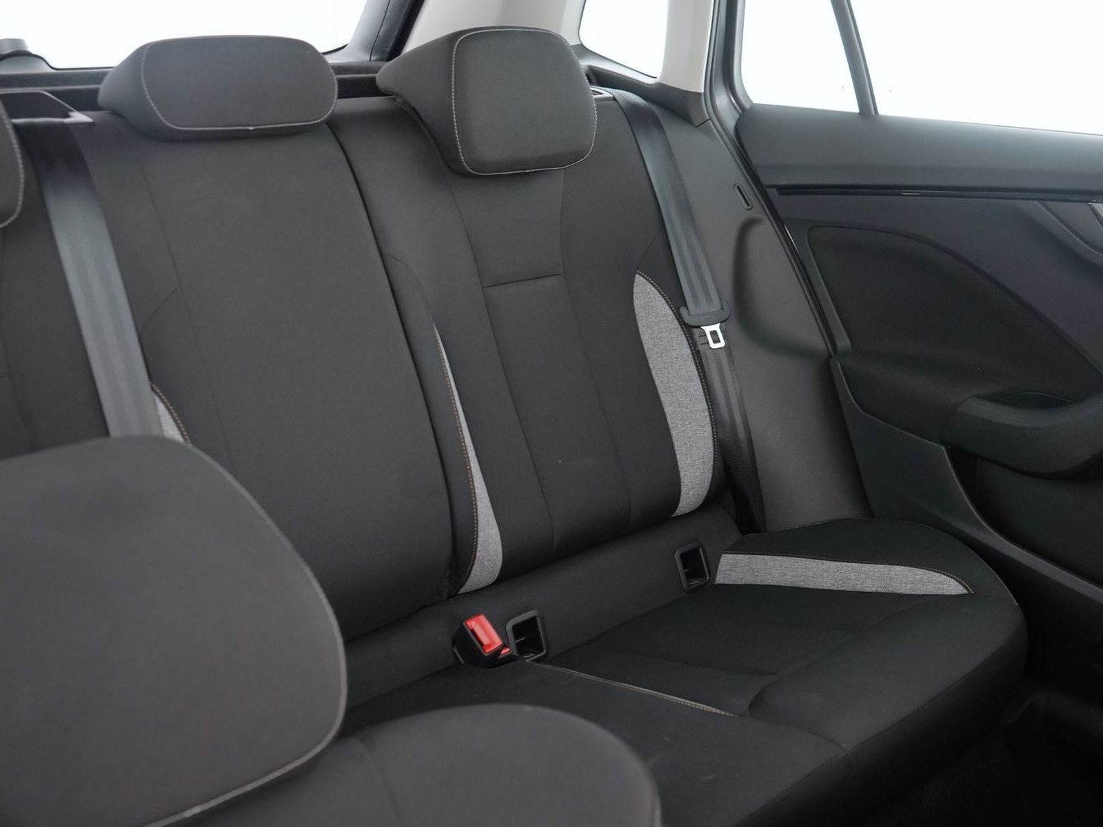 21 - Skoda Kamiq 1.0 tsi 115cv black dots dsg