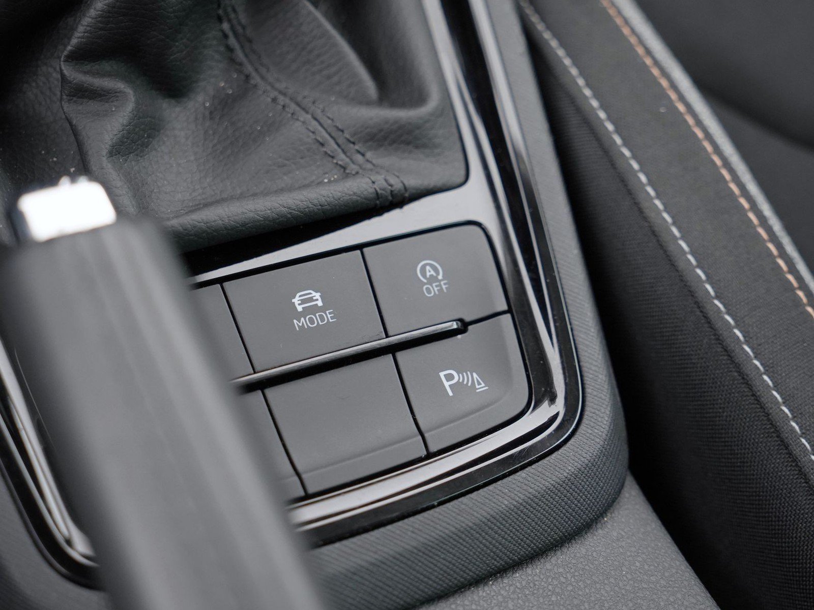 23 - Skoda Kamiq 1.0 tsi 115cv black dots dsg