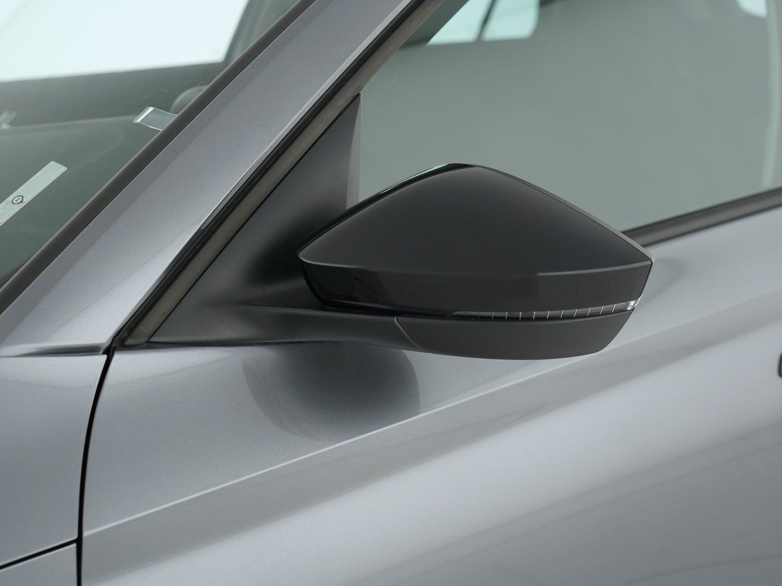 38 - Skoda Kamiq 1.0 tsi 115cv black dots dsg