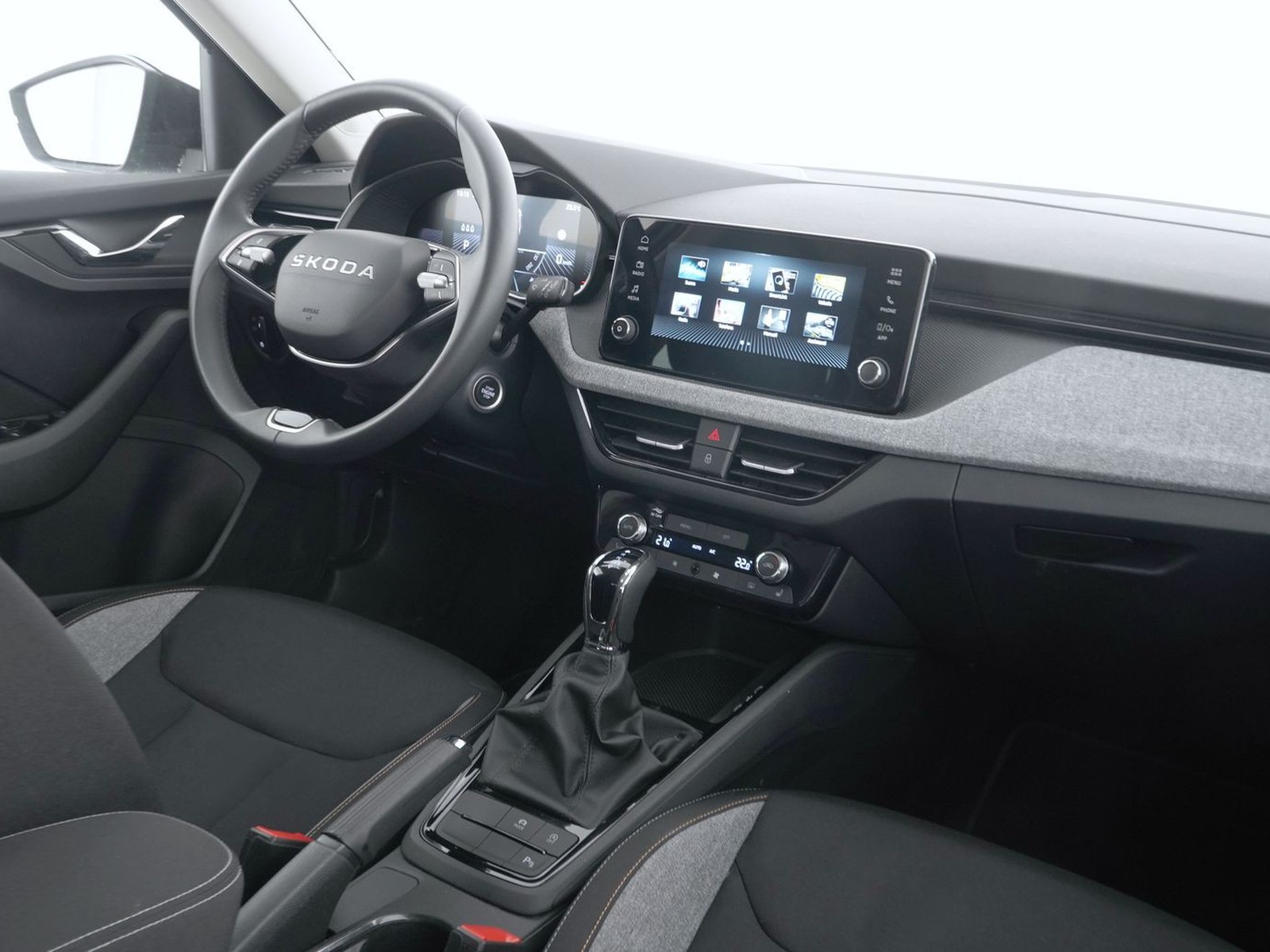 6 - Skoda Kamiq 1.0 tsi 115cv black dots dsg