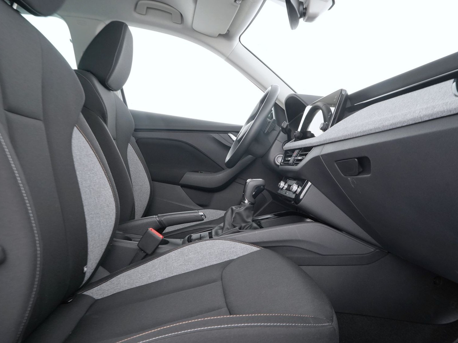 8 - Skoda Kamiq 1.0 tsi 115cv black dots dsg
