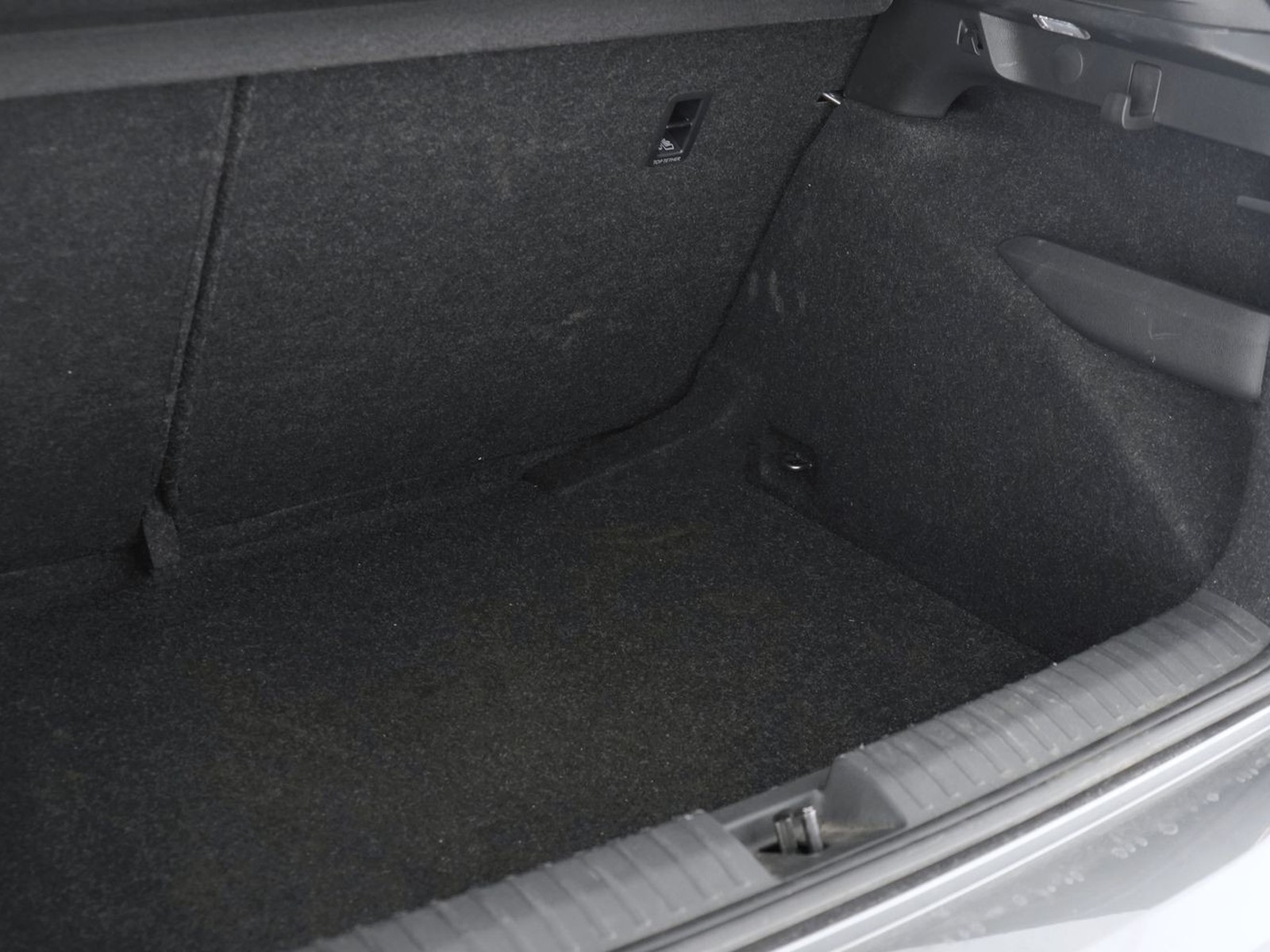 10 - Skoda Kamiq 1.0 tsi 115cv black dots dsg