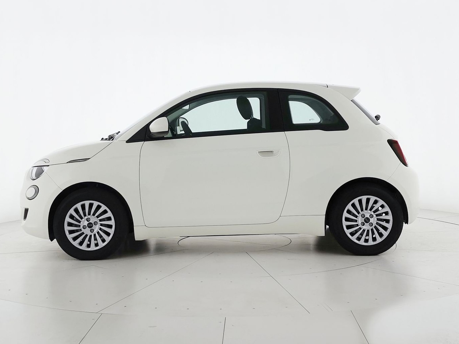 3 - Fiat 500 500e 42 kwh
