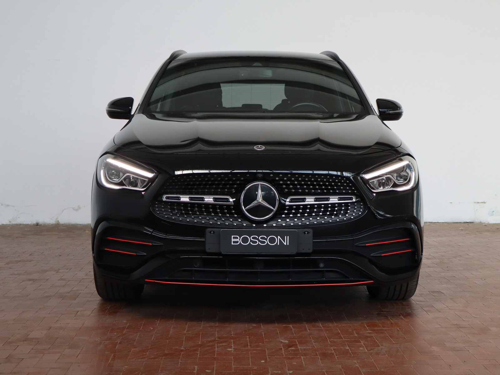 2 - Mercedes GLA 180 d premium 8g-dct