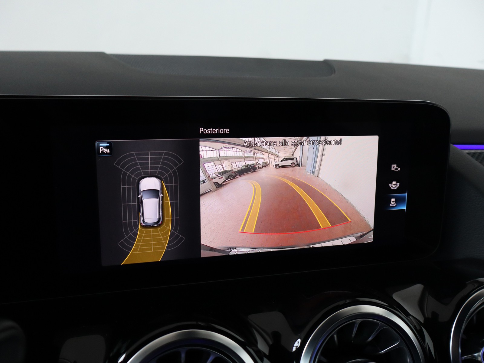 11 - Mercedes GLA 180 d premium 8g-dct