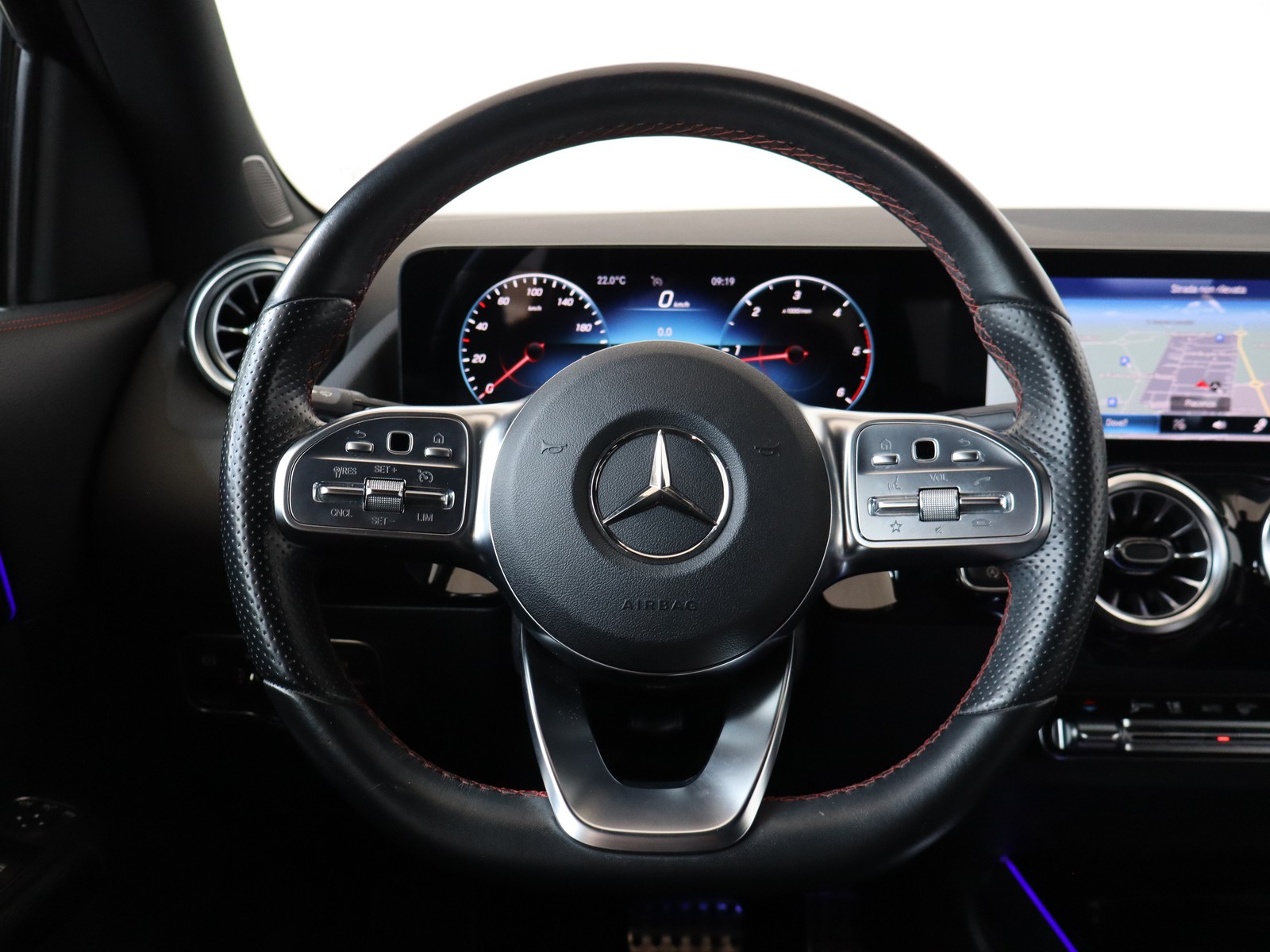 16 - Mercedes GLA 180 d premium 8g-dct