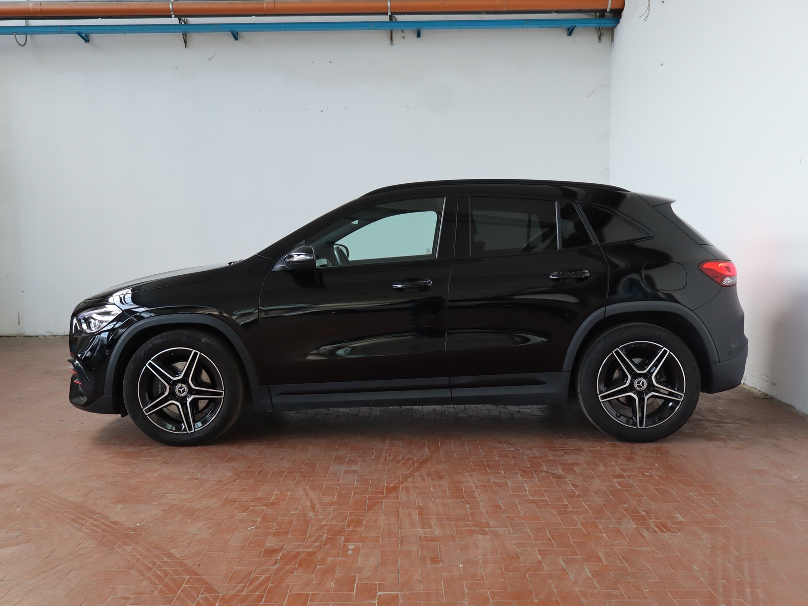 3 - Mercedes GLA 180 d premium 8g-dct