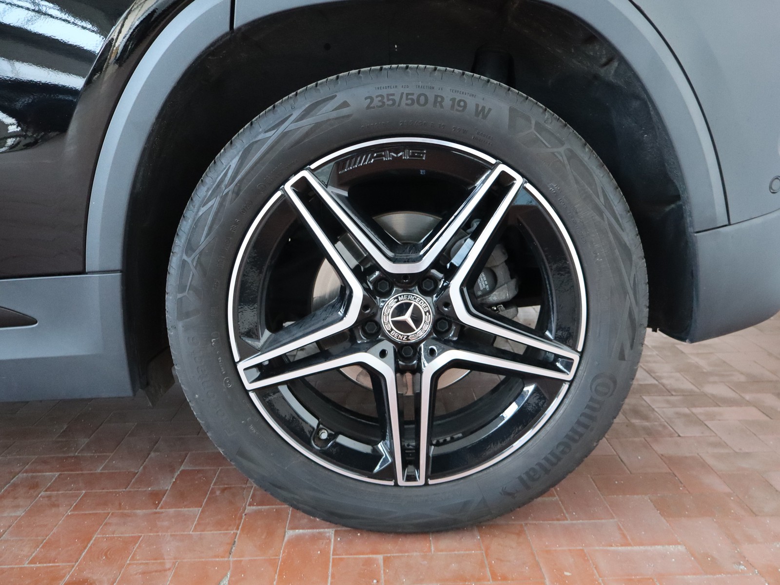 4 - Mercedes GLA 180 d premium 8g-dct