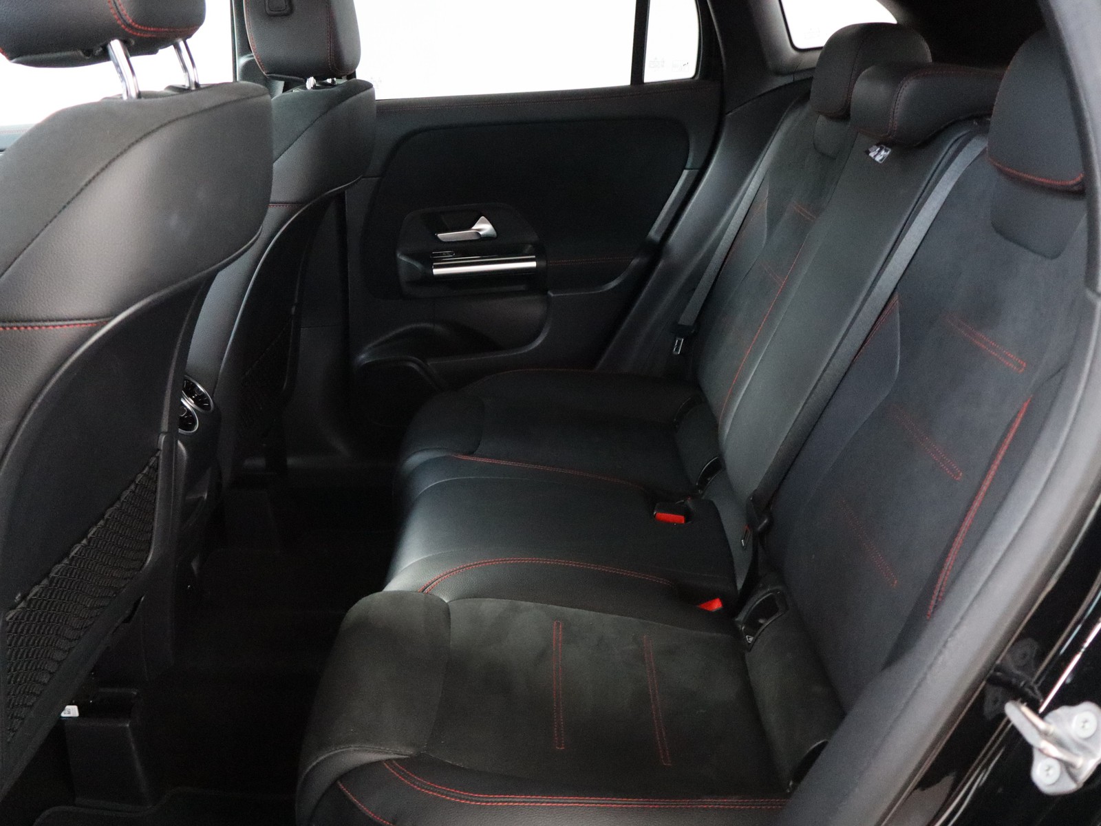 8 - Mercedes GLA 180 d premium 8g-dct