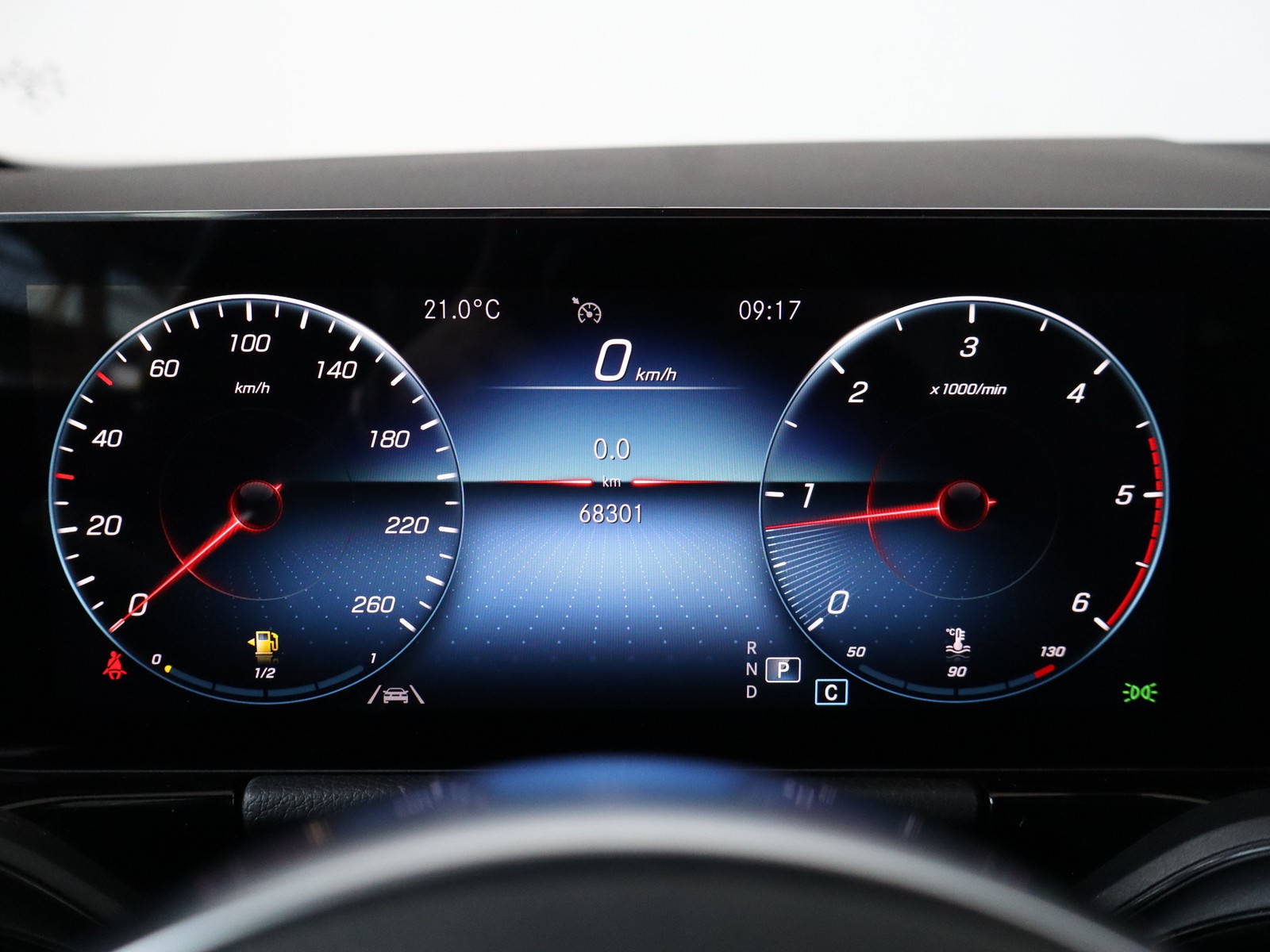9 - Mercedes GLA 180 d premium 8g-dct