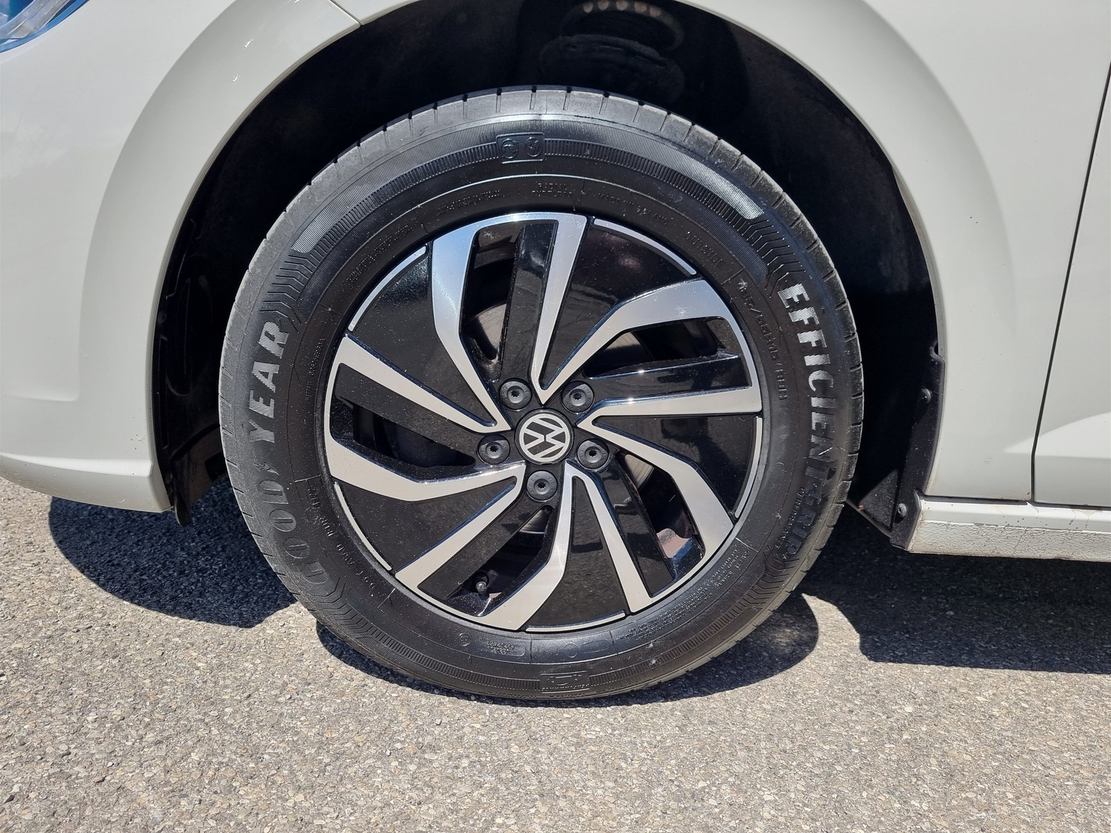 5 - Volkswagen Polo 1.0 tsi 95cv life dsg