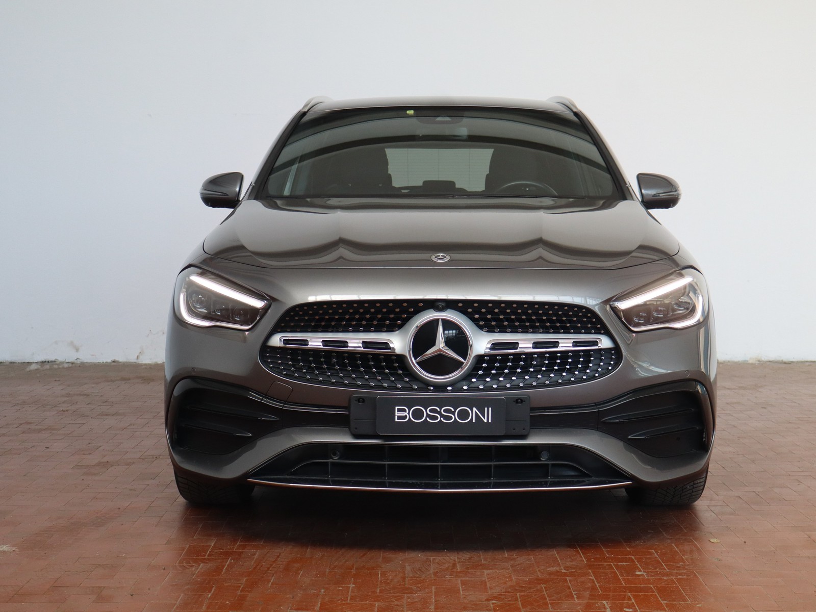2 - Mercedes GLA 200 d premium 8g-dct