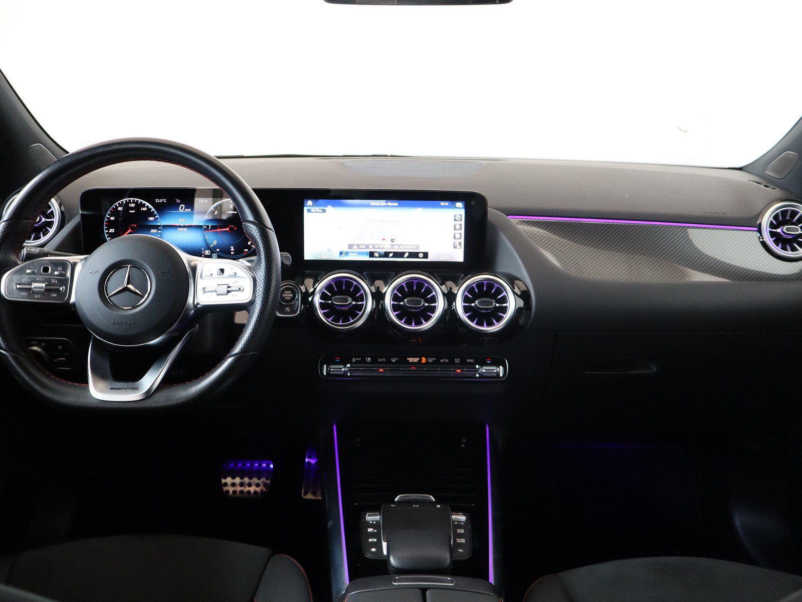 14 - Mercedes GLA 200 d premium 8g-dct