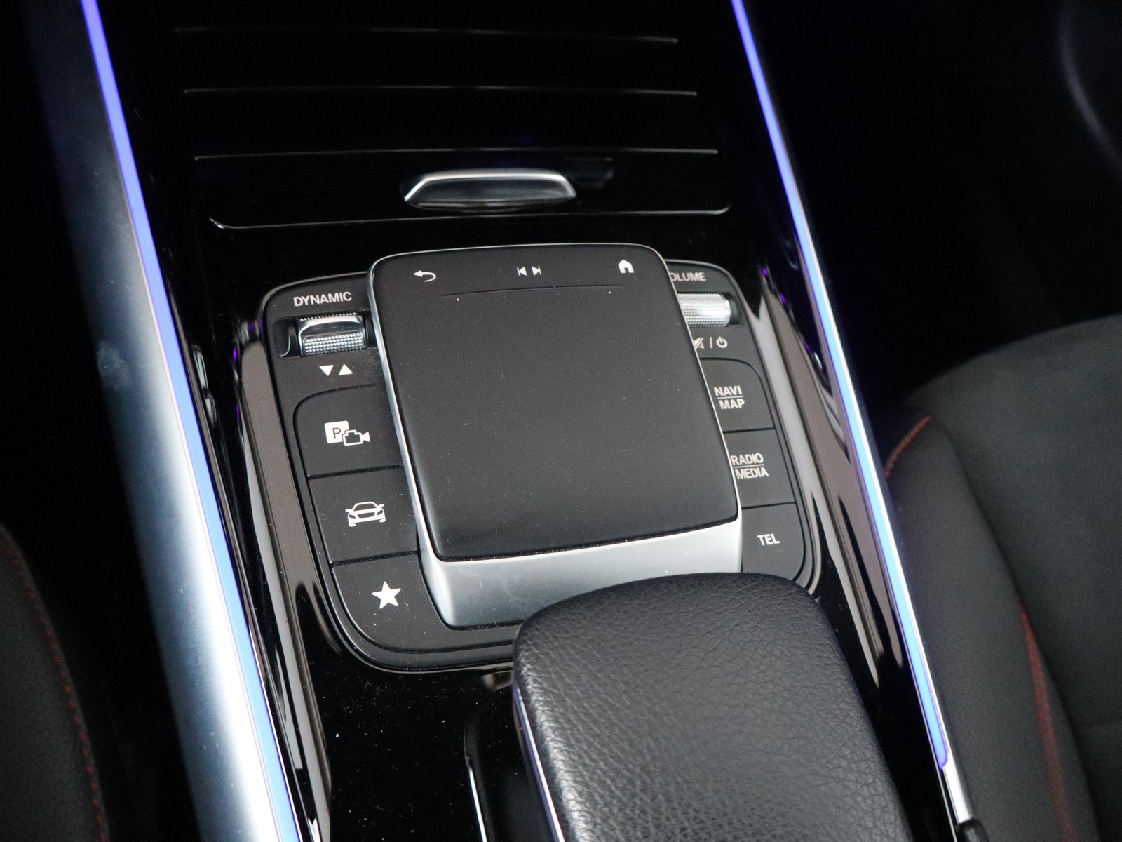 15 - Mercedes GLA 200 d premium 8g-dct