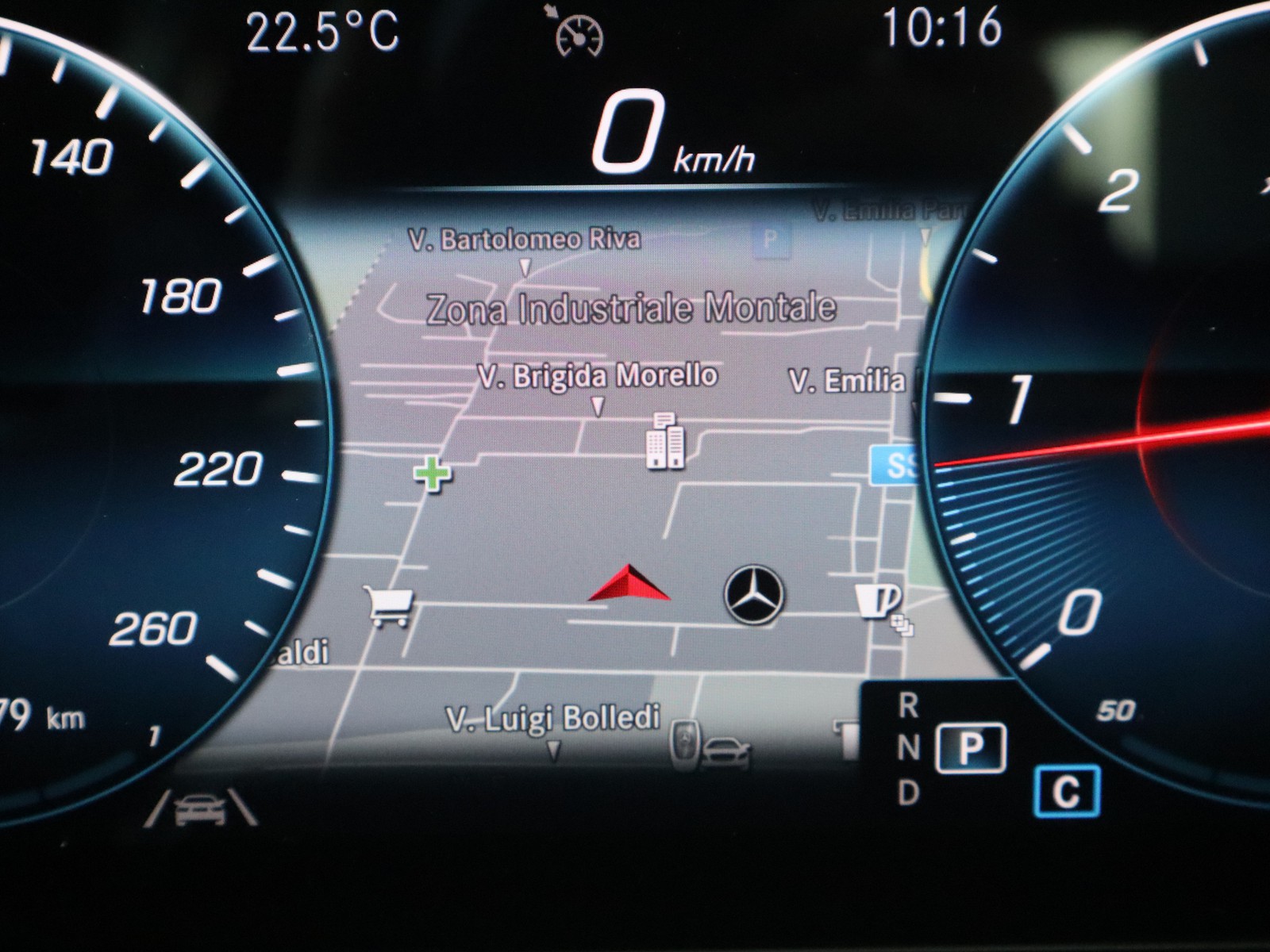 17 - Mercedes GLA 200 d premium 8g-dct