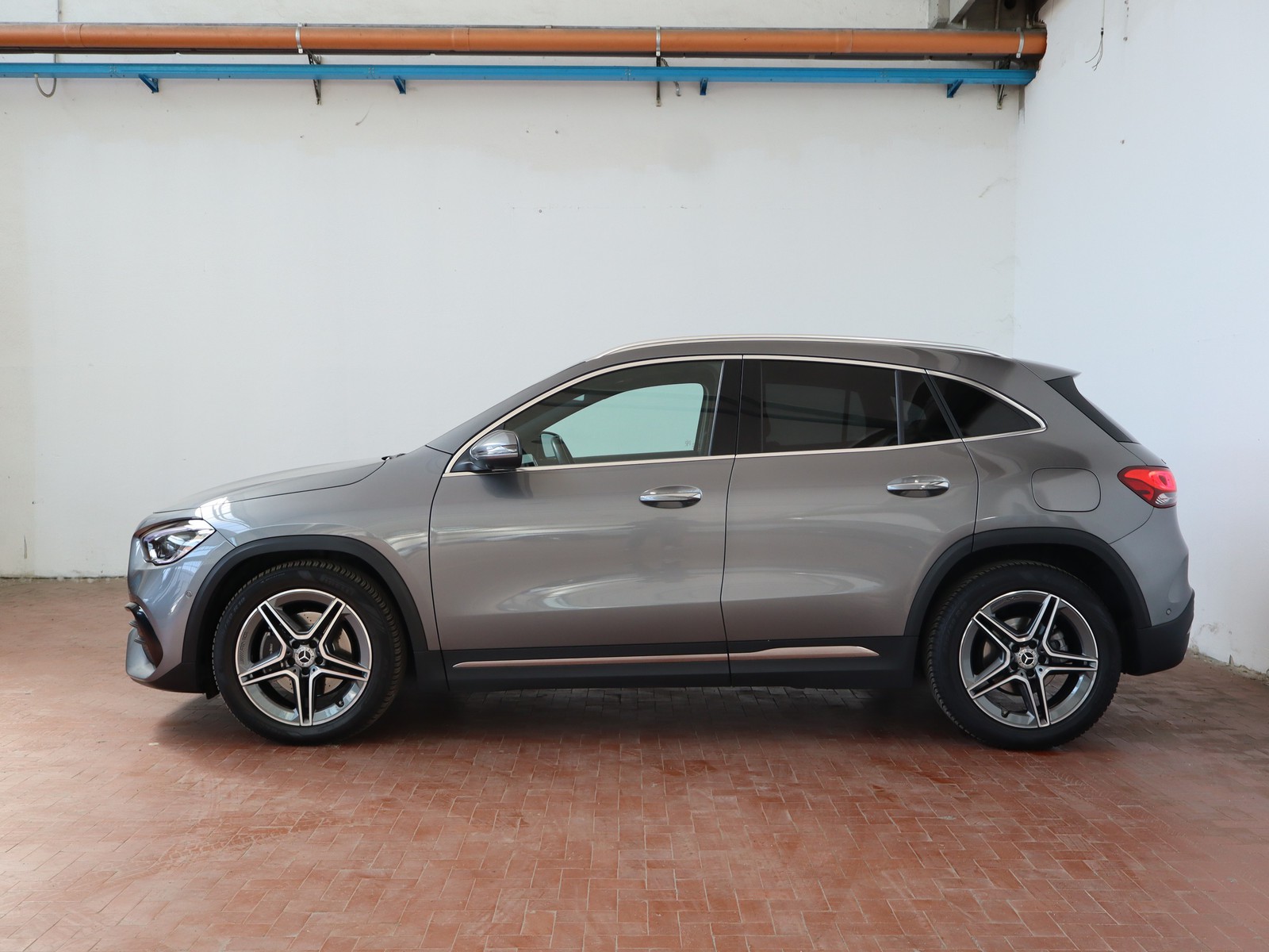 3 - Mercedes GLA 200 d premium 8g-dct