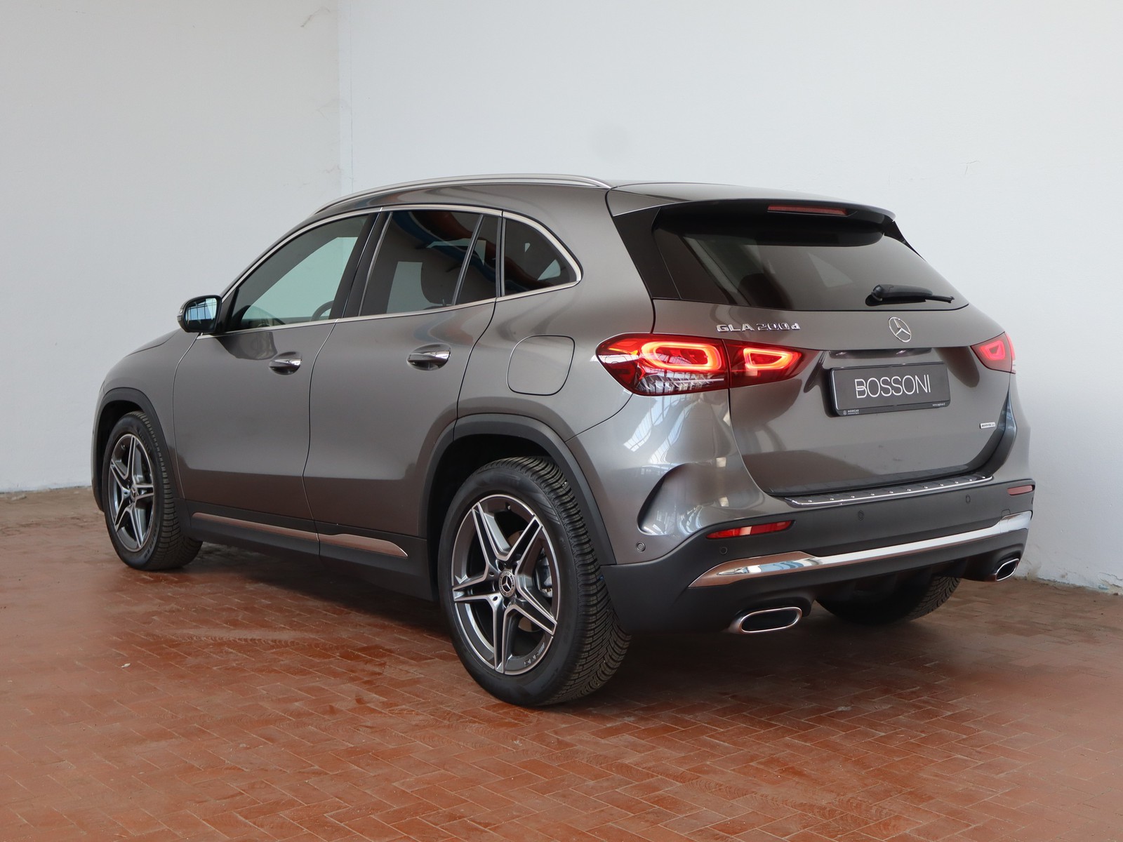 5 - Mercedes GLA 200 d premium 8g-dct