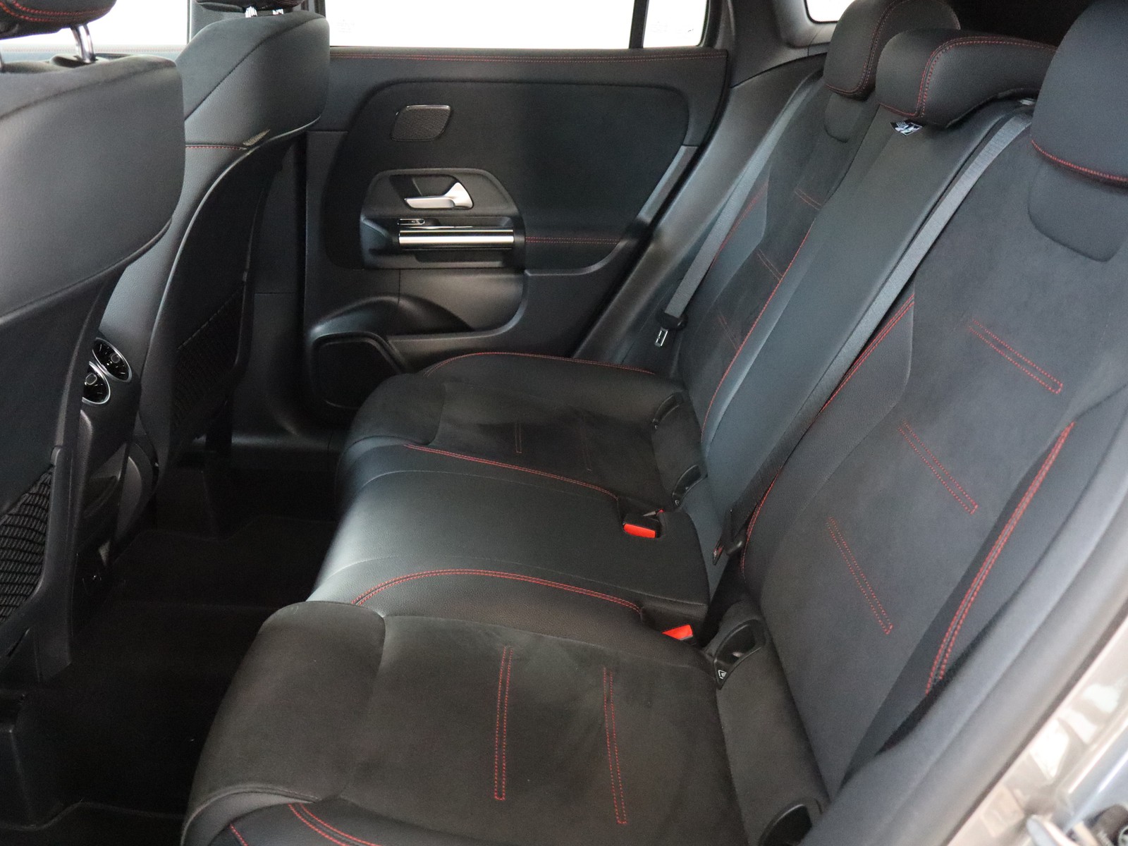 8 - Mercedes GLA 200 d premium 8g-dct