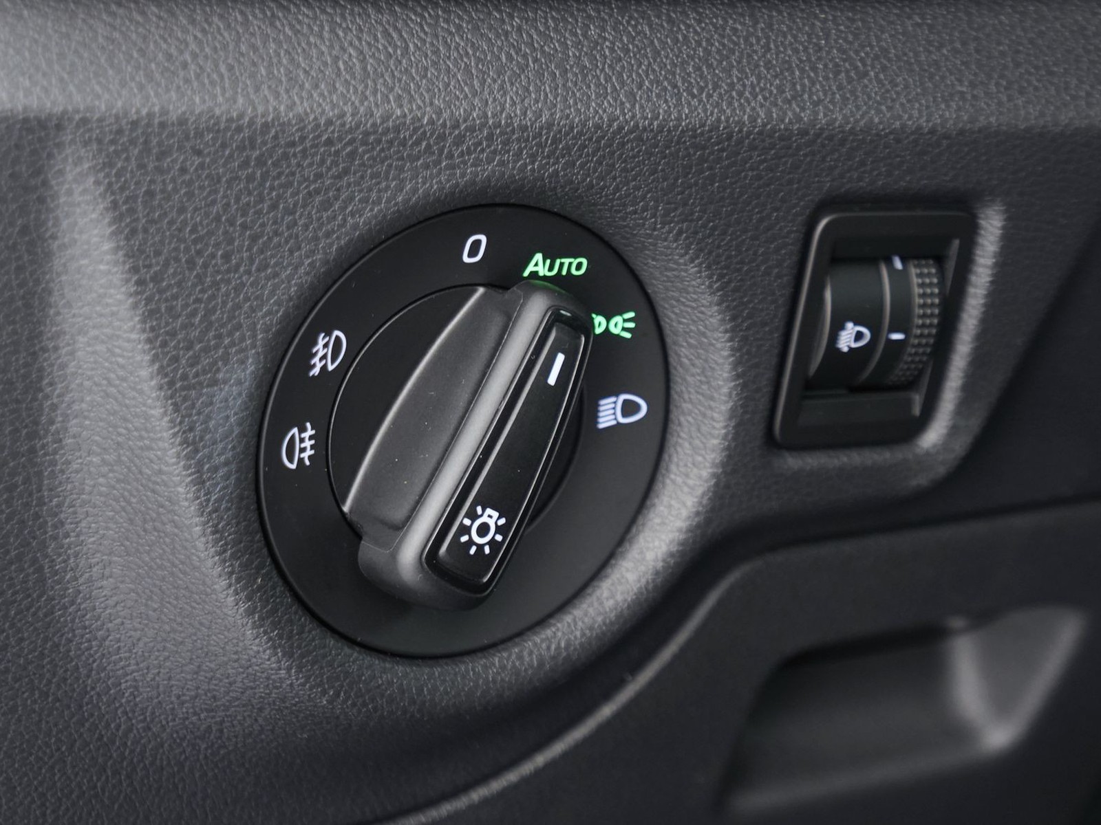 16 - Skoda Kamiq 1.5 tsi act 150cv 130 edition dsg