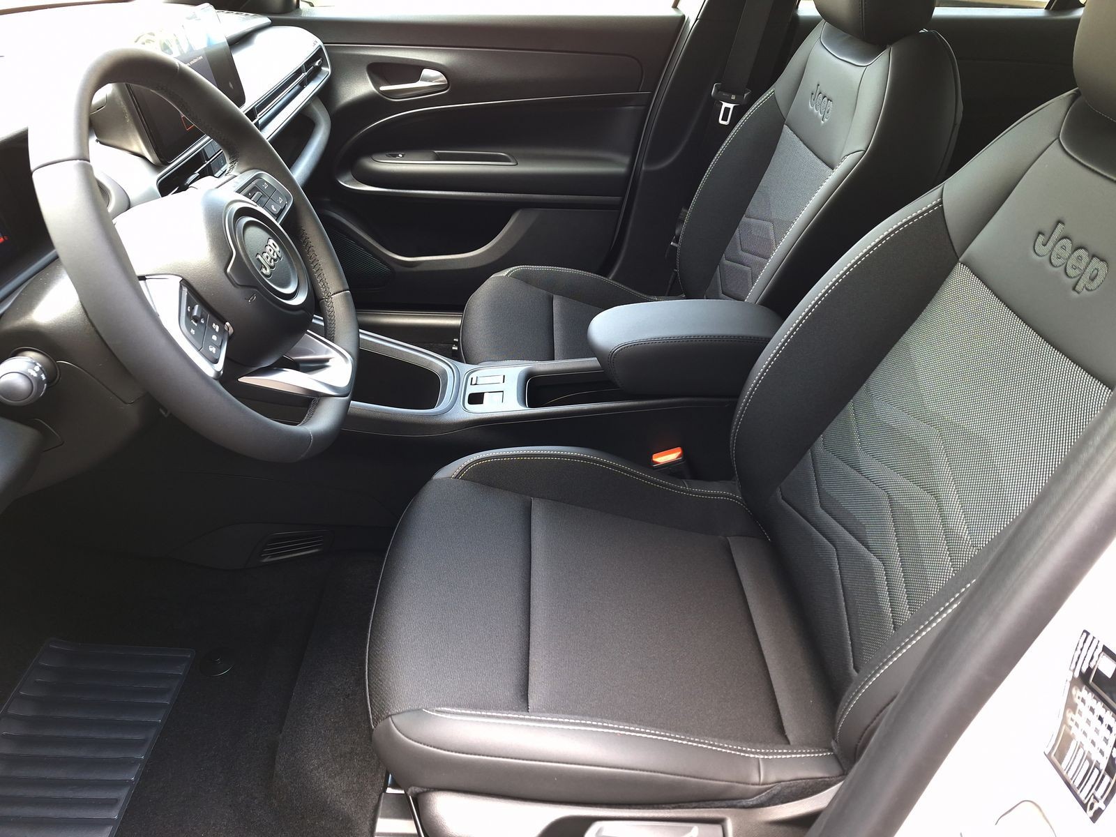 11 - Jeep Avenger 1.2 turbo e-hybrid mhev 110cv black edition fwd edct6