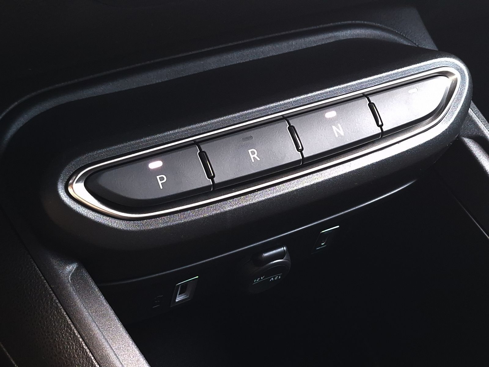 18 - Jeep Avenger 1.2 turbo e-hybrid mhev 110cv black edition fwd edct6