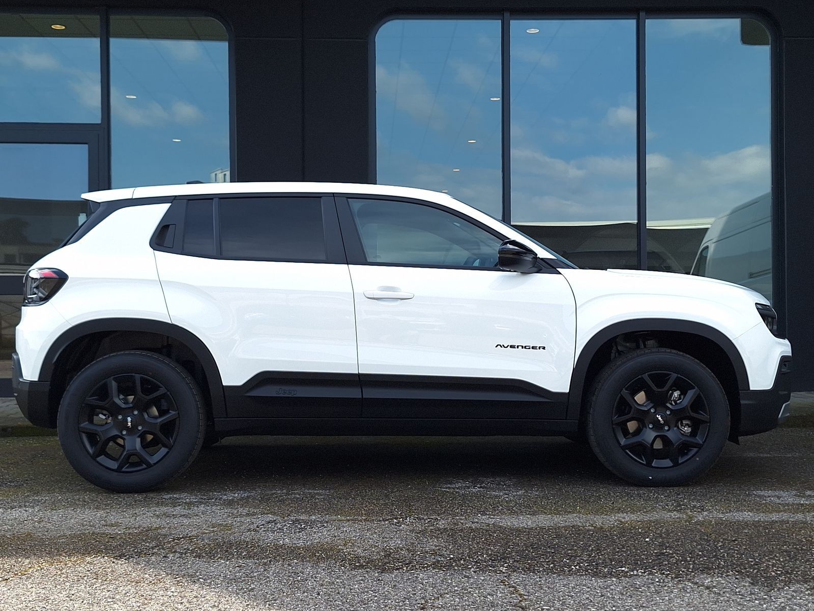 4 - Jeep Avenger 1.2 turbo e-hybrid mhev 110cv black edition fwd edct6