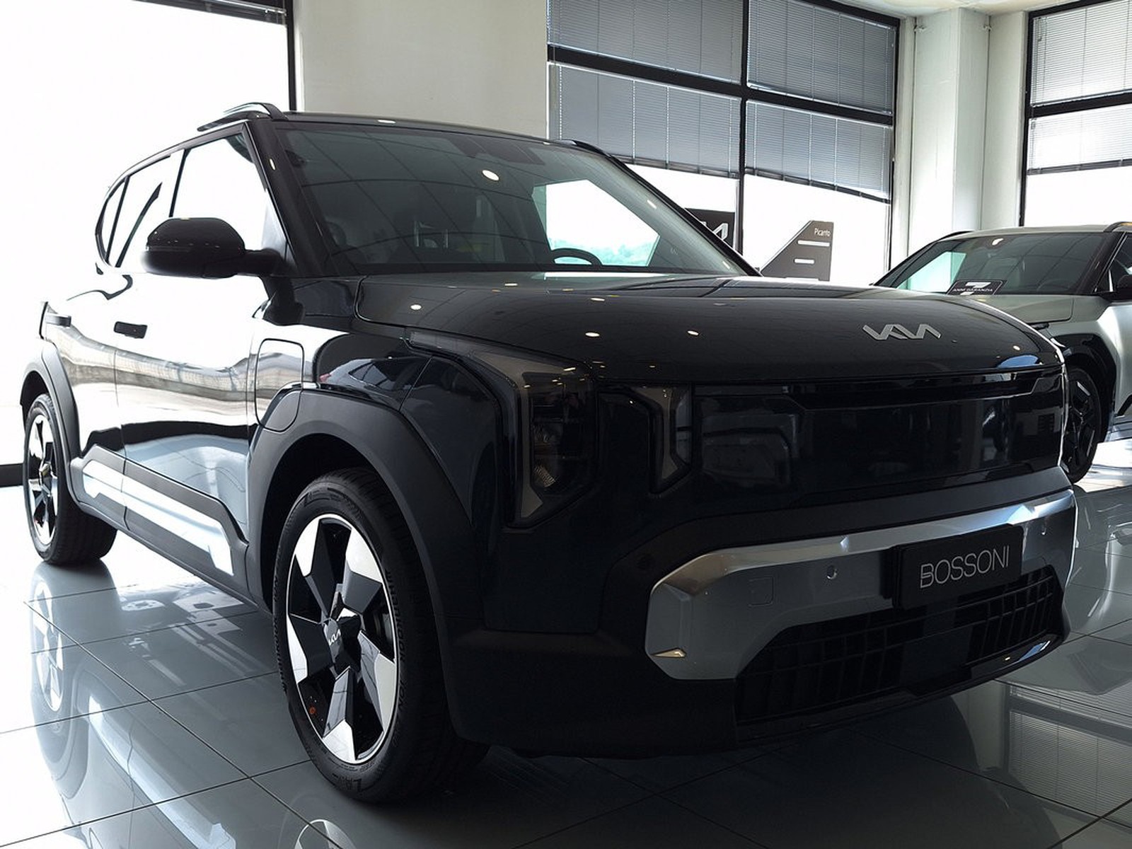 3 - Kia EV2 42,2 kwh earth