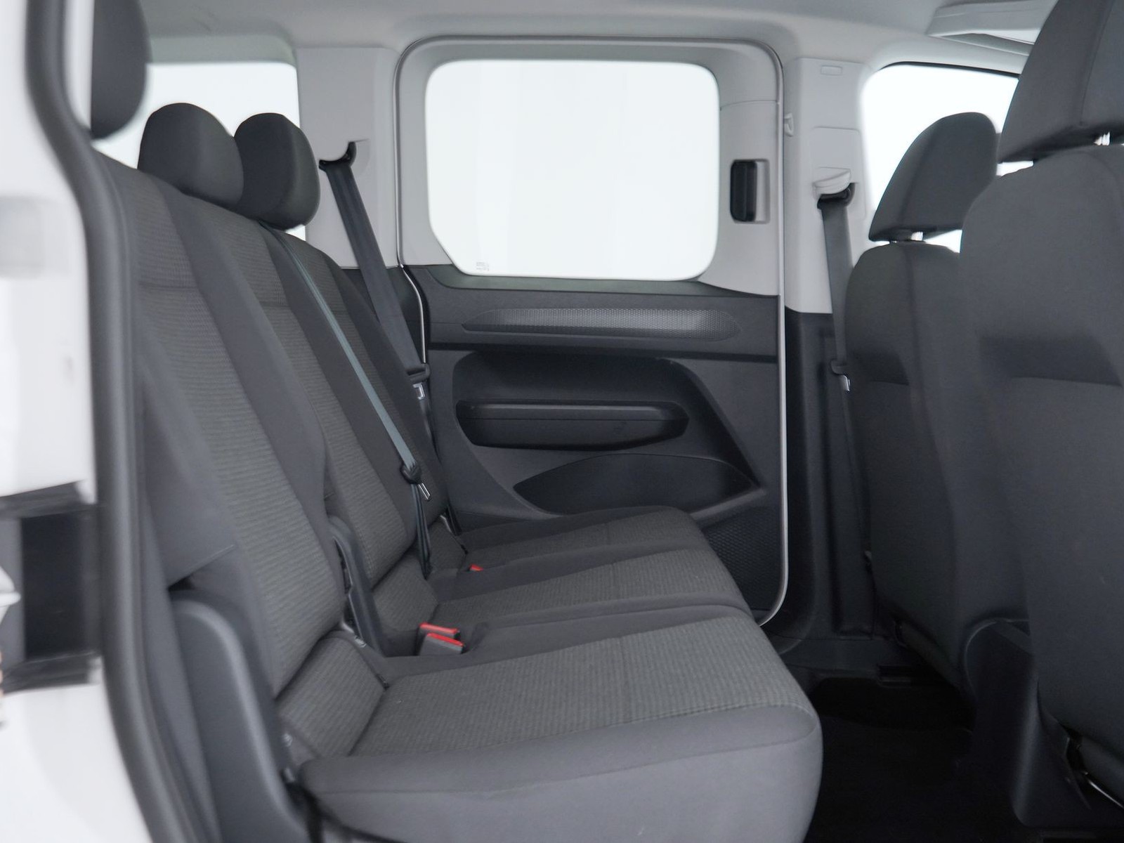 10 - Volkswagen VIC Caddy 2.0 tdi 122cv space