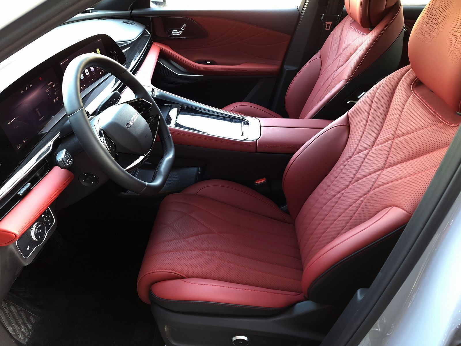 11 - Omoda 9 OMODA SHS-P PHEV 1.5TGDI - Trazione AWD DHT3 Premium (AWD) - Interni Rosso