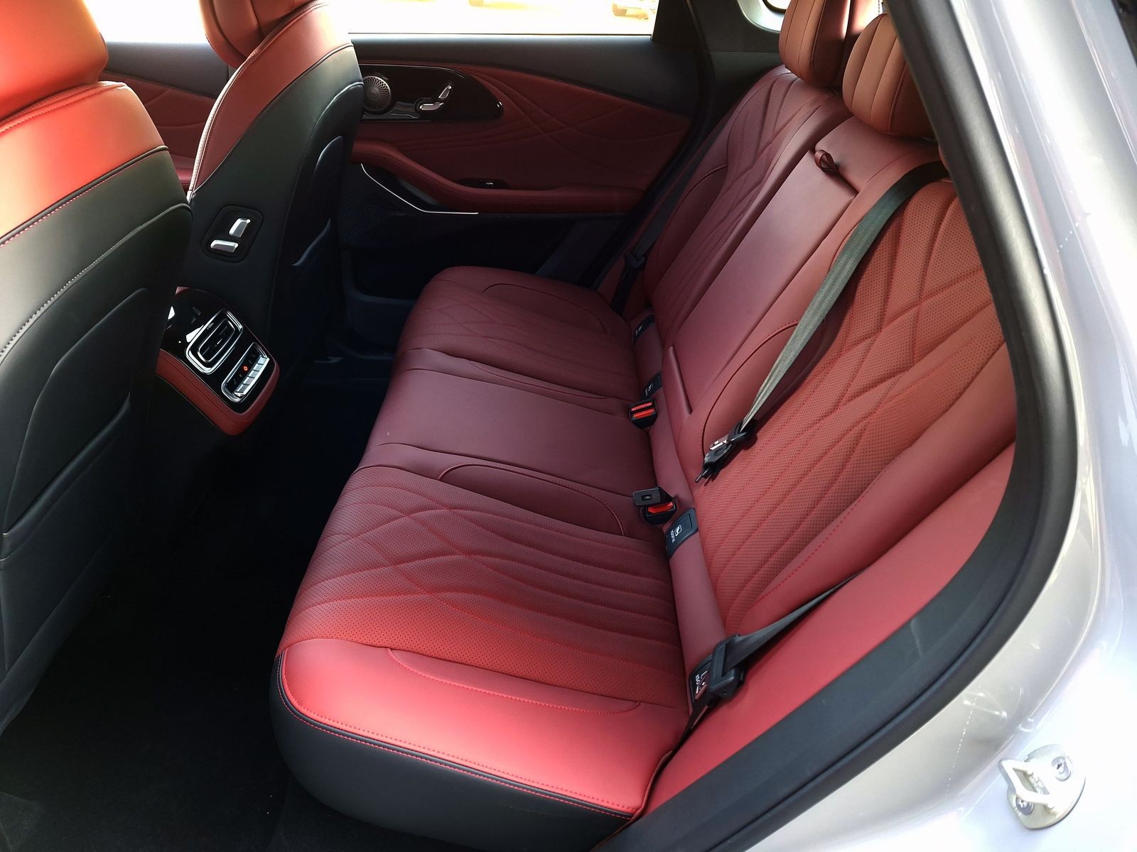 12 - Omoda 9 OMODA SHS-P PHEV 1.5TGDI - Trazione AWD DHT3 Premium (AWD) - Interni Rosso
