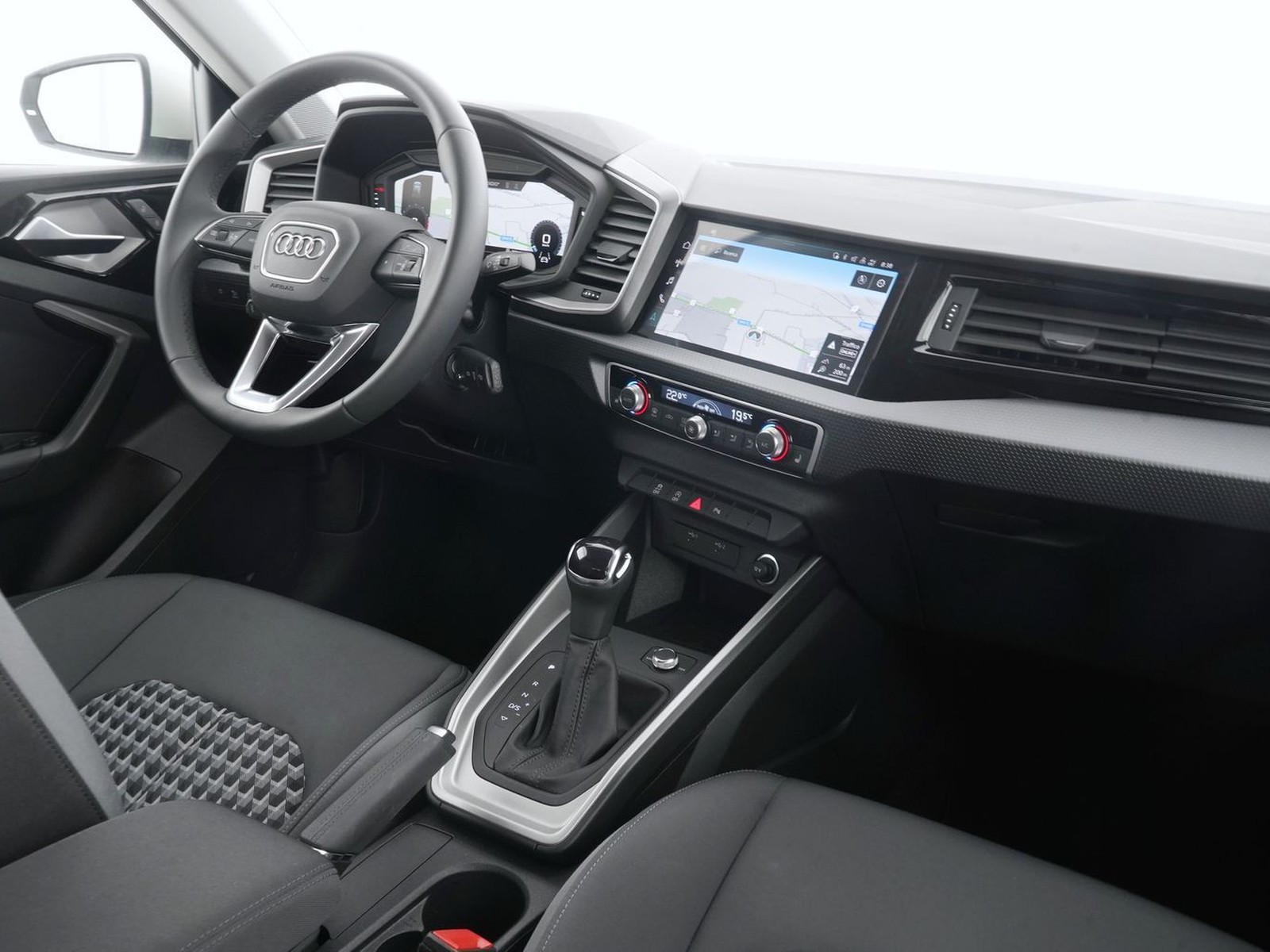 4 - Audi A1 sportback 30 1.0 tfsi 116cv s line edition s tronic