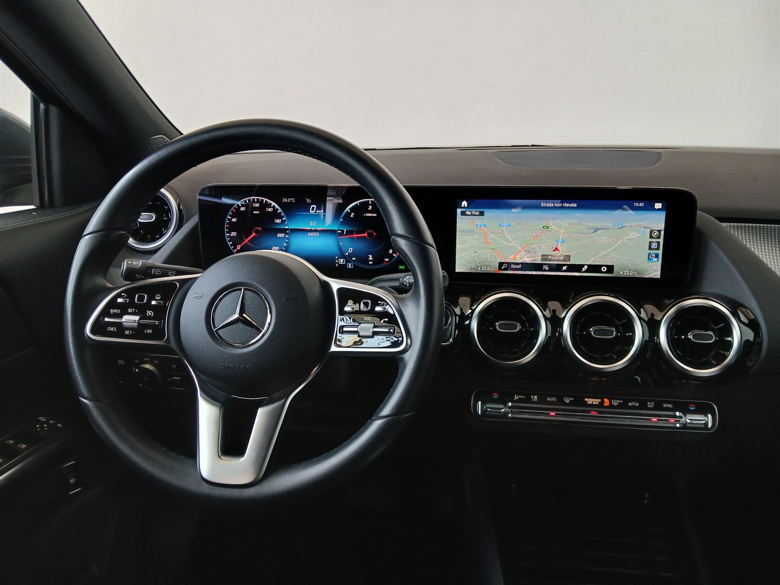 12 - Mercedes GLA 200 d sport plus 8g-dct