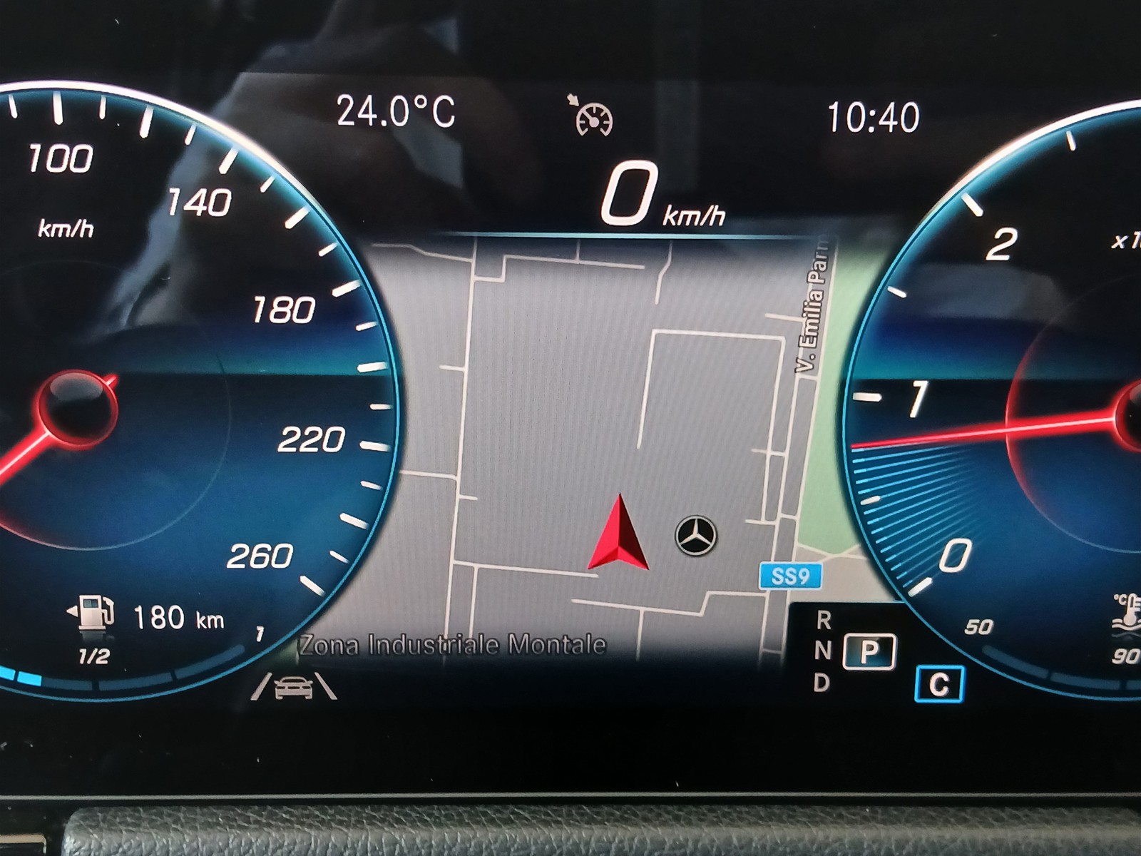 15 - Mercedes GLA 200 d sport plus 8g-dct
