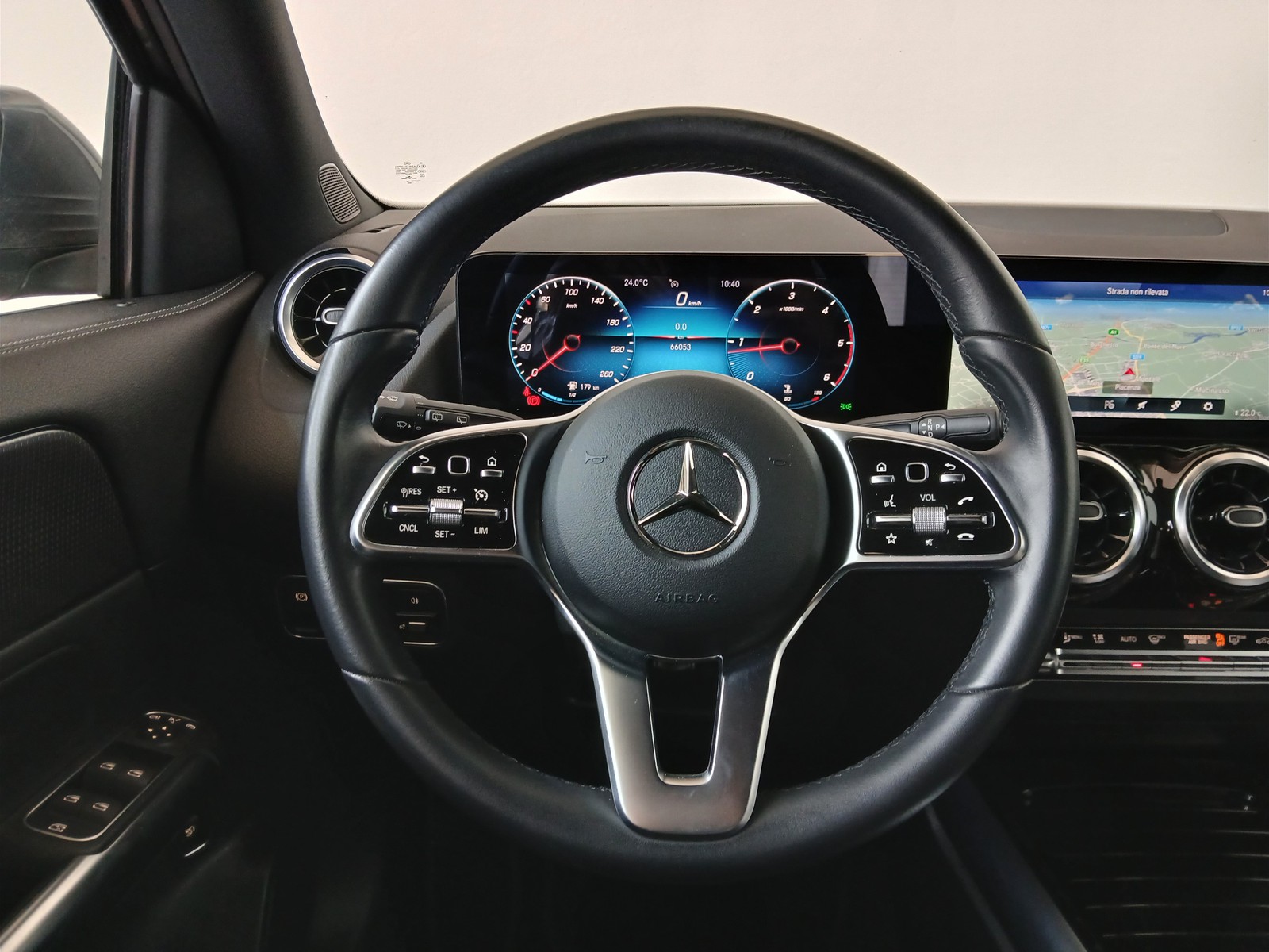 16 - Mercedes GLA 200 d sport plus 8g-dct
