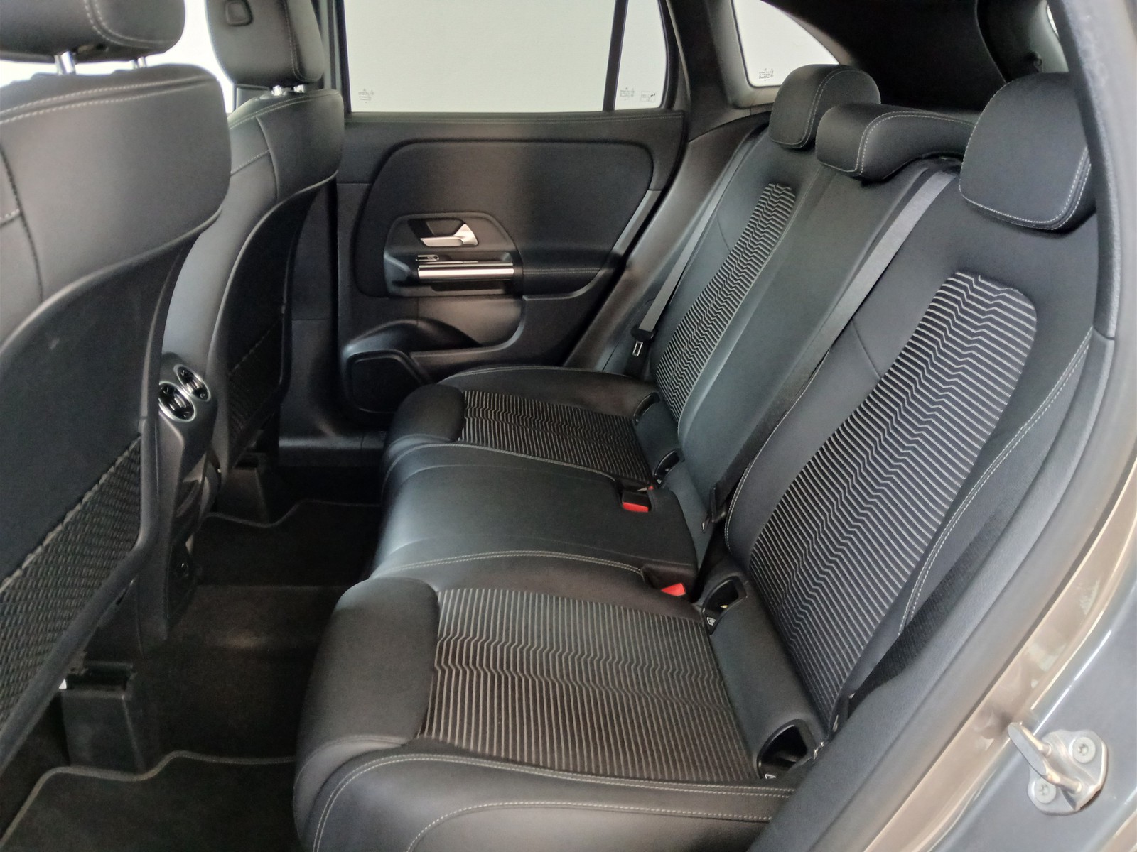 8 - Mercedes GLA 200 d sport plus 8g-dct