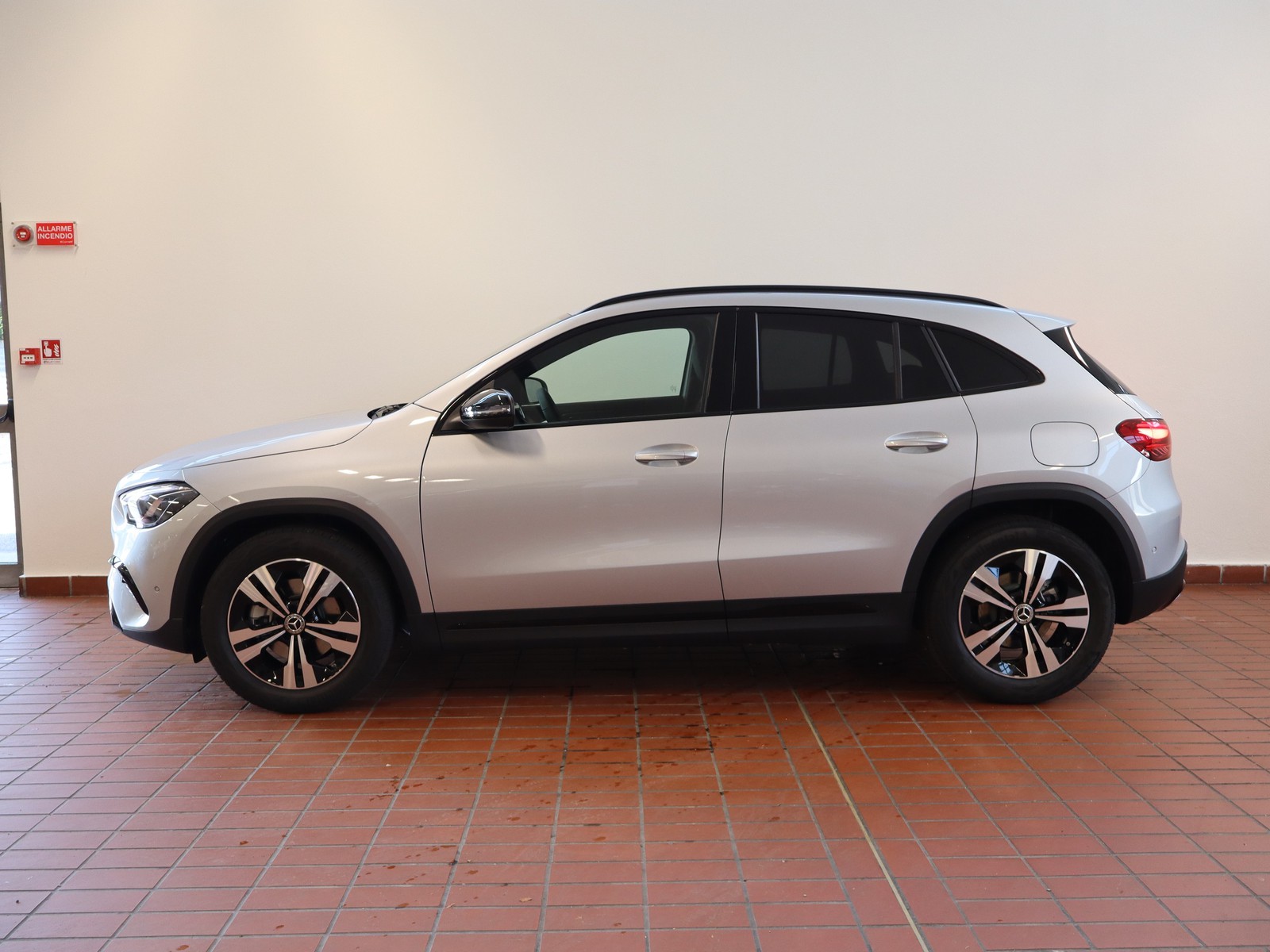 3 - Mercedes GLA 200 d progressive extra 8g-dct