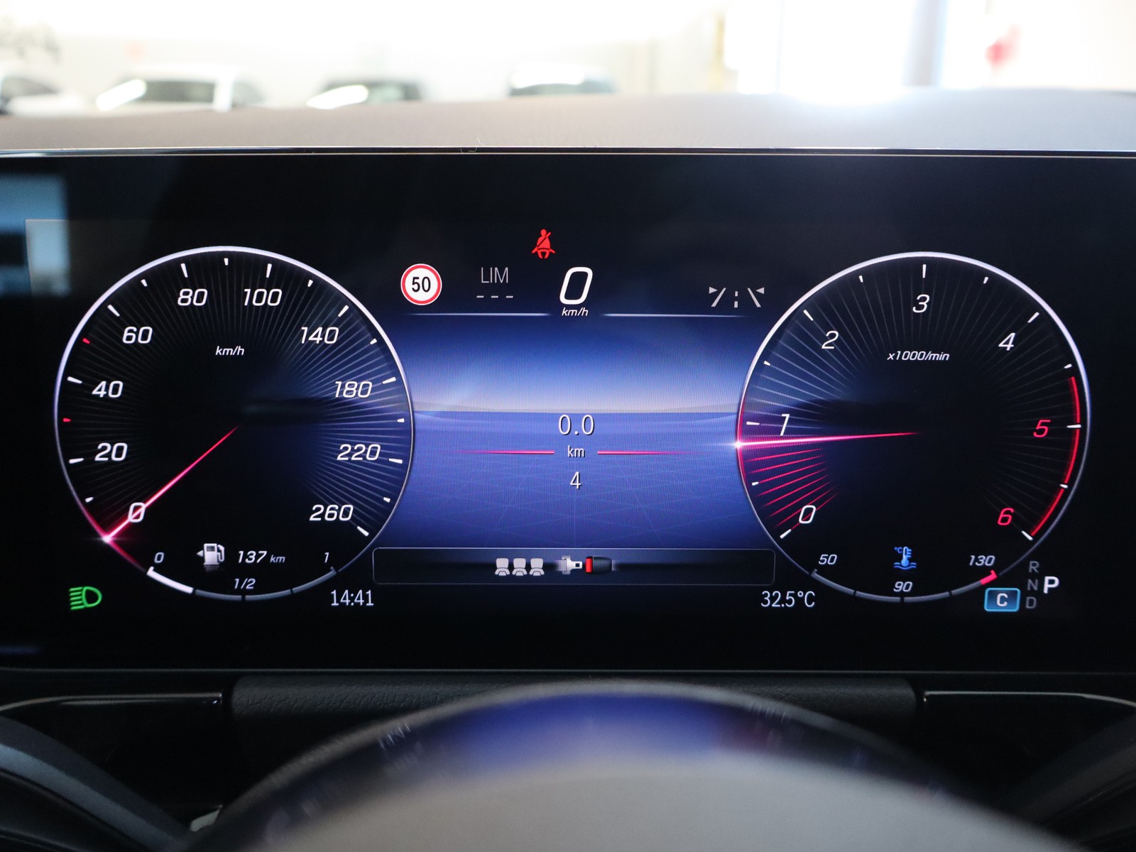 9 - Mercedes GLA 200 d progressive extra 8g-dct