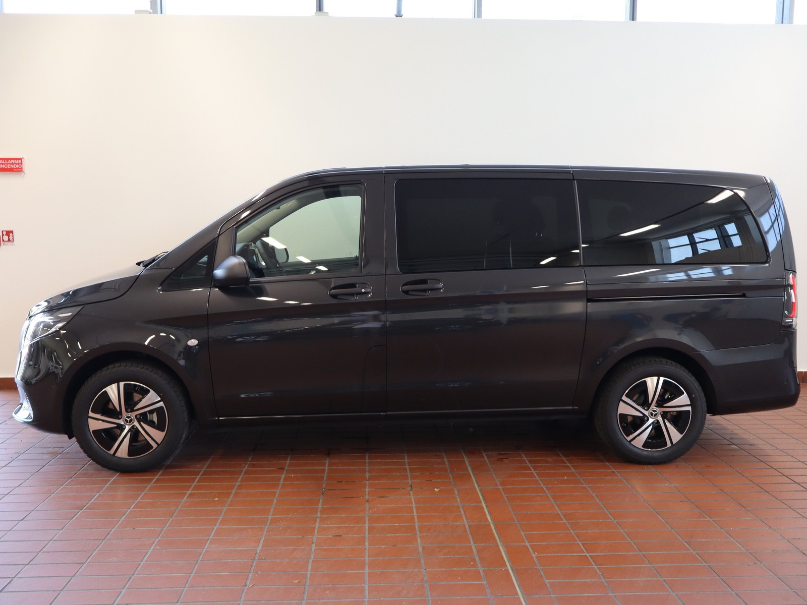 3 - Mercedes Vans Vito Tourer SELECT 116 CDI Long