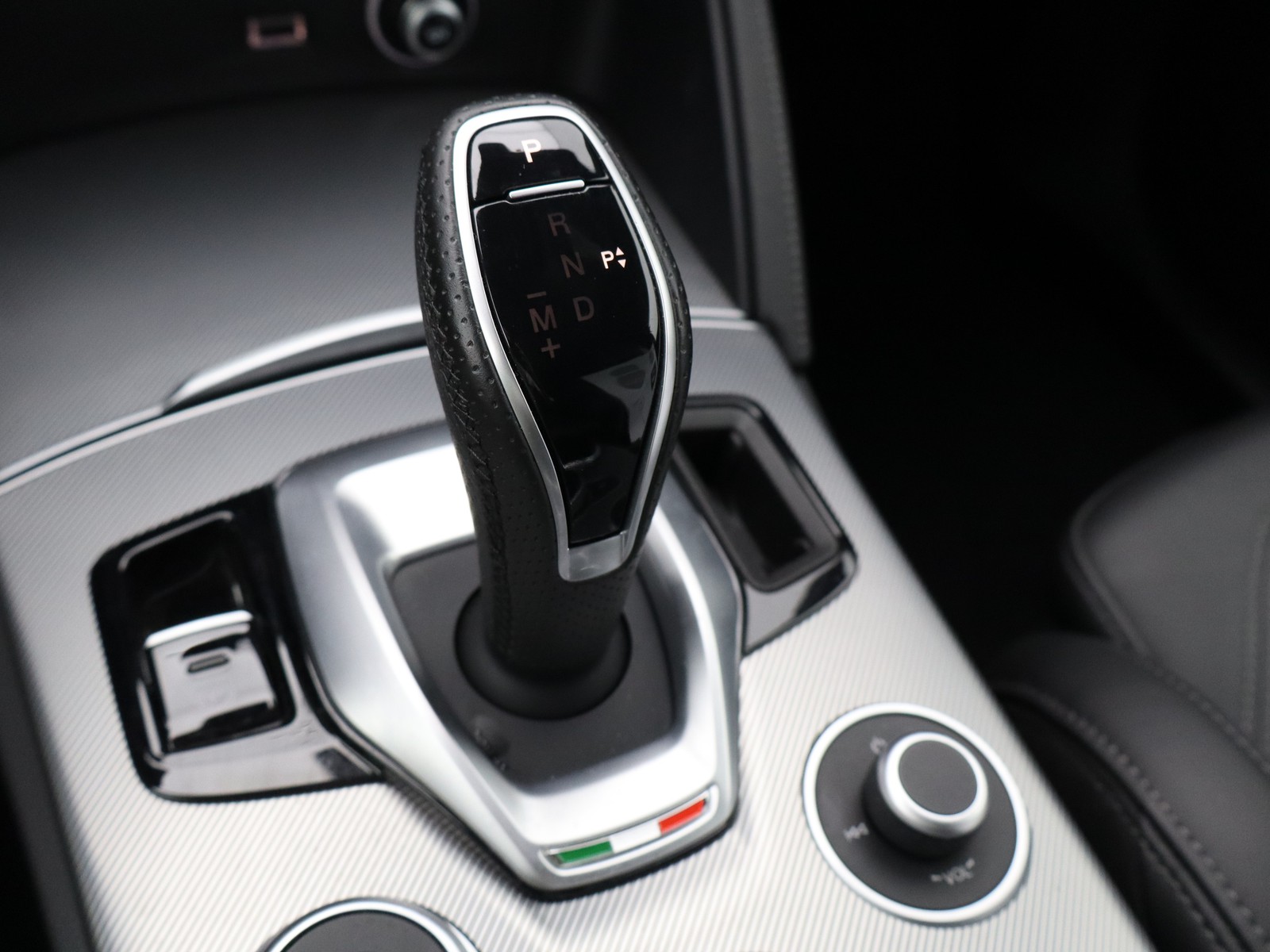 14 - Alfa Romeo Stelvio 2.2 turbo 210cv veloce q4 at8