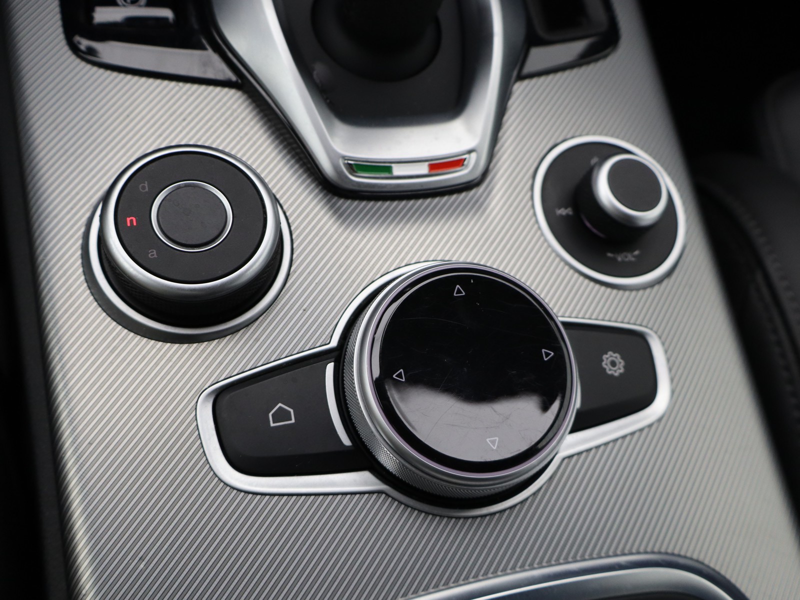 15 - Alfa Romeo Stelvio 2.2 turbo 210cv veloce q4 at8