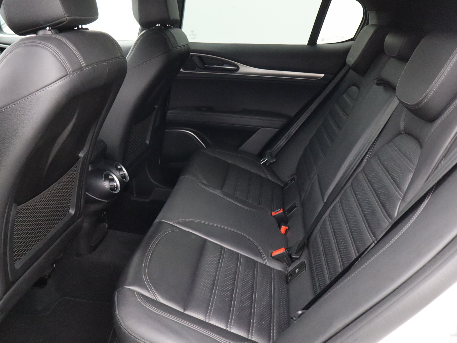 8 - Alfa Romeo Stelvio 2.2 turbo 210cv veloce q4 at8