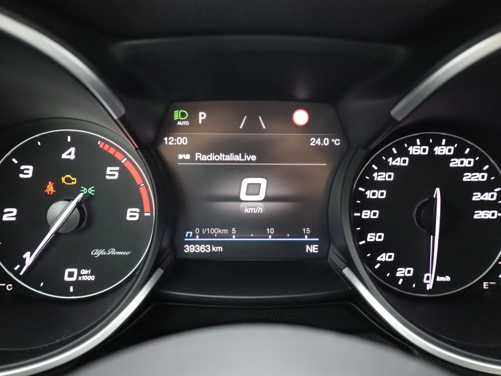 9 - Alfa Romeo Stelvio 2.2 turbo 210cv veloce q4 at8