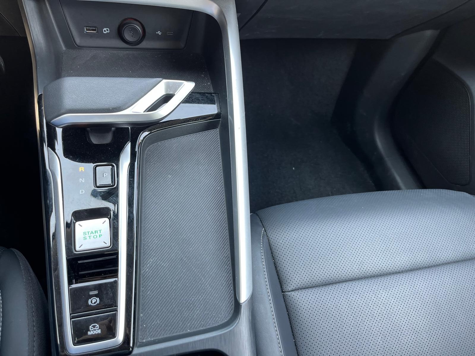 12 - Mg ZS 1.5 hybrid+ luxury auto