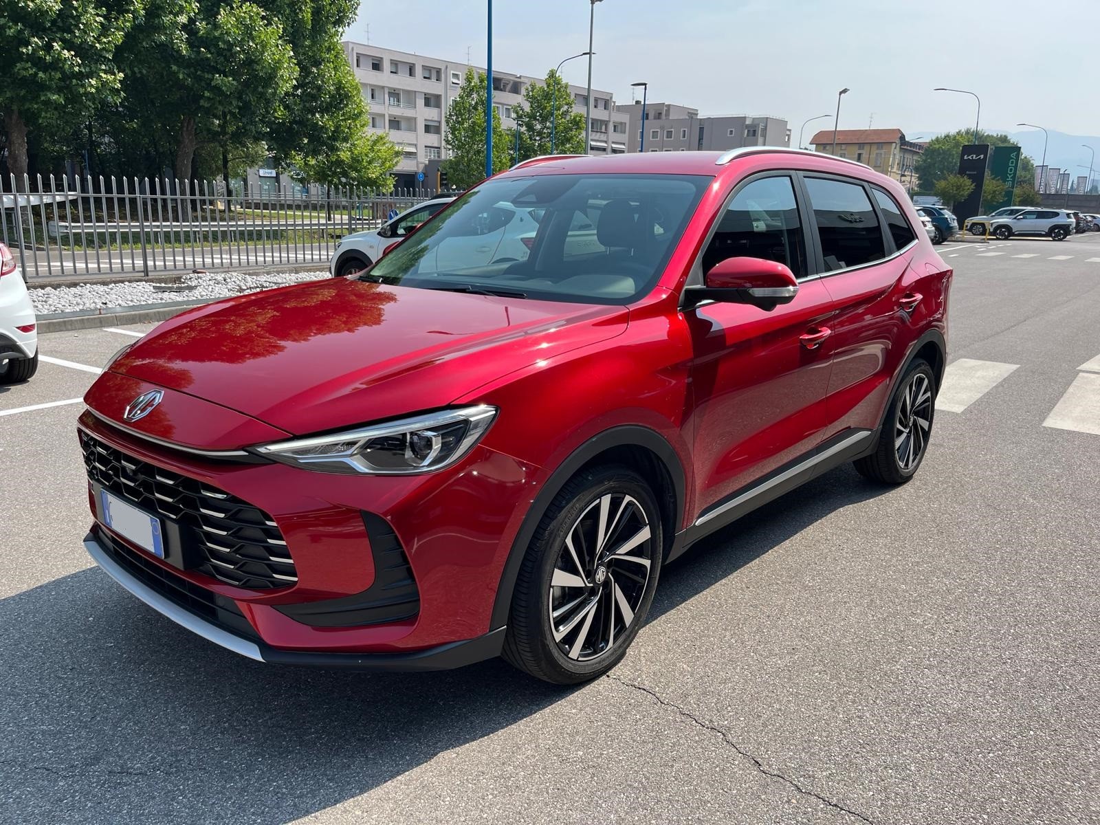 16 - Mg ZS 1.5 hybrid+ luxury auto