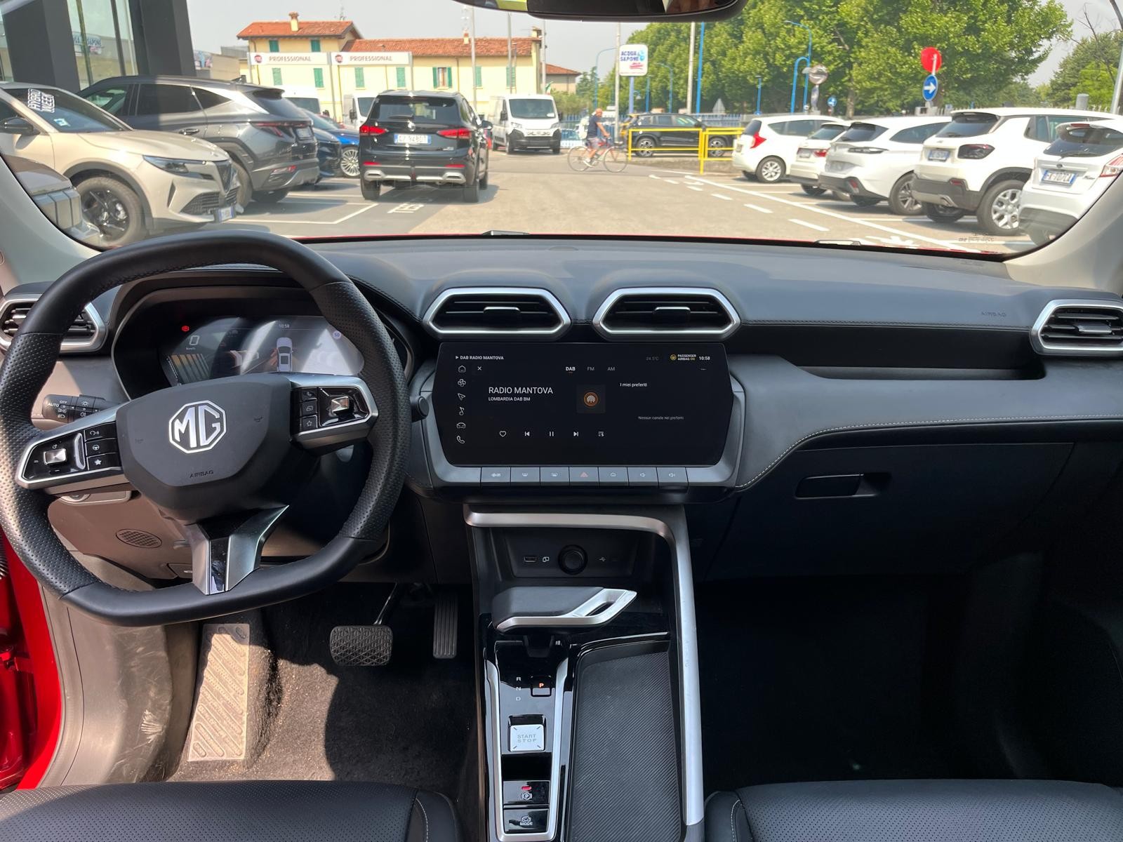 8 - Mg ZS 1.5 hybrid+ luxury auto