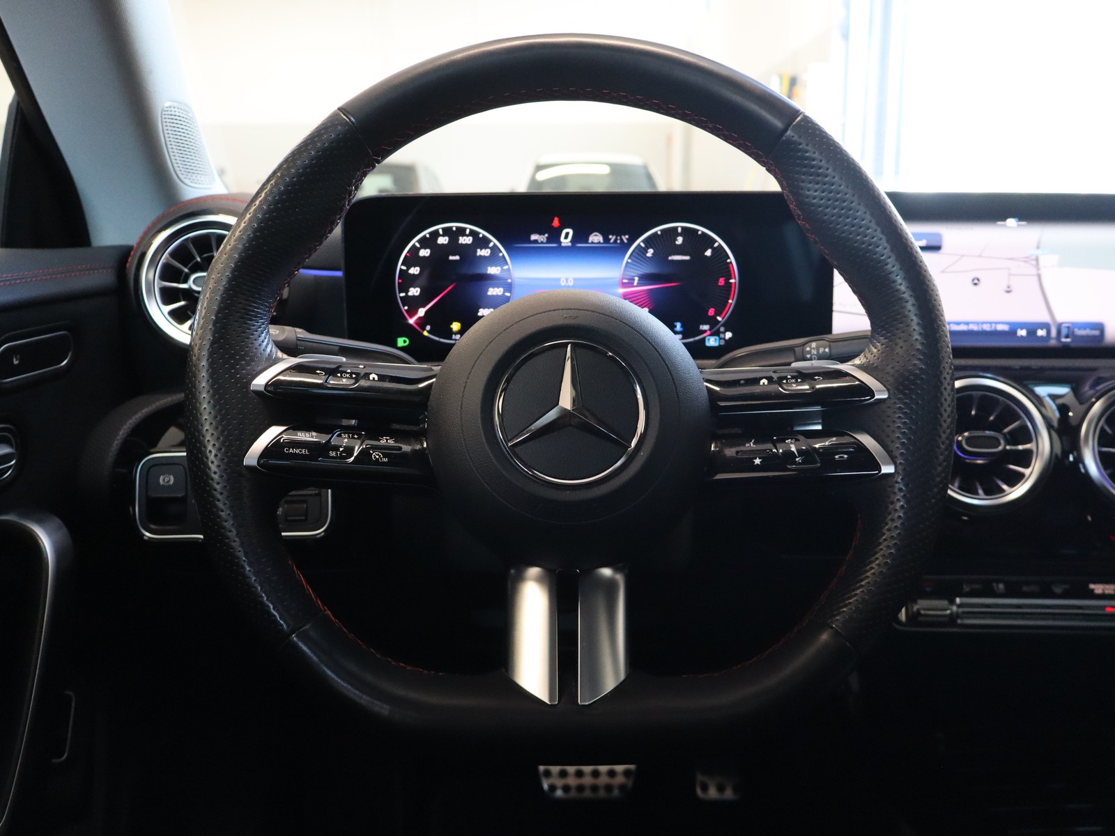 18 - Mercedes CLA coupe 200 d amg line premium plus 8g-dct
