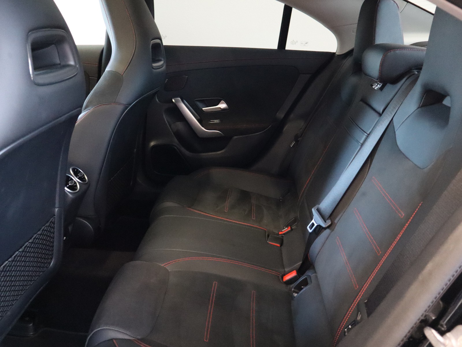 8 - Mercedes CLA coupe 200 d amg line premium plus 8g-dct