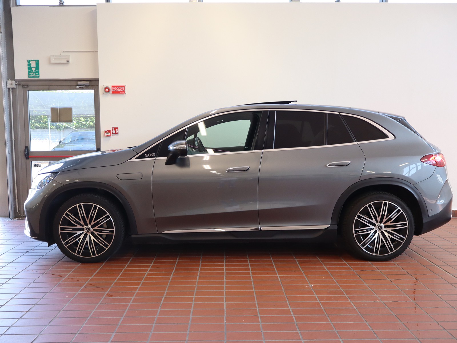 3 - Mercedes EQE 350 premium plus 4matic