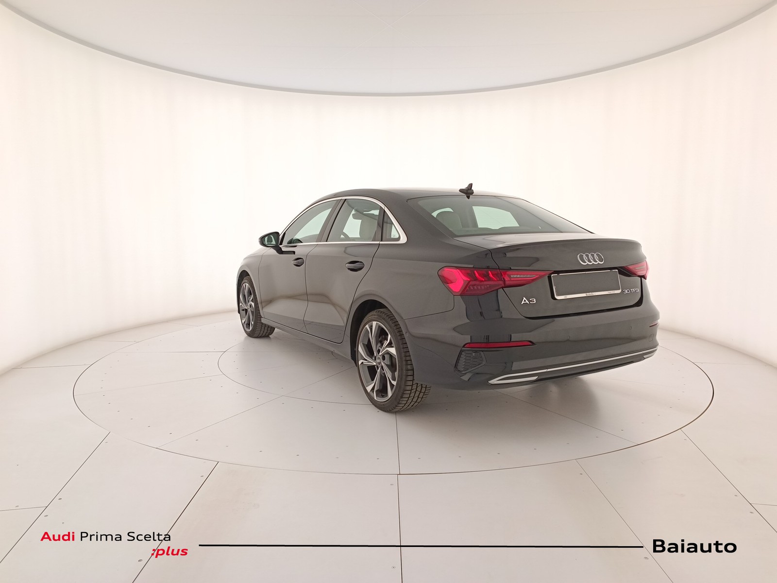 4 - Audi A3 sedan 30 1.0 tfsi mhev business advanced s tronic